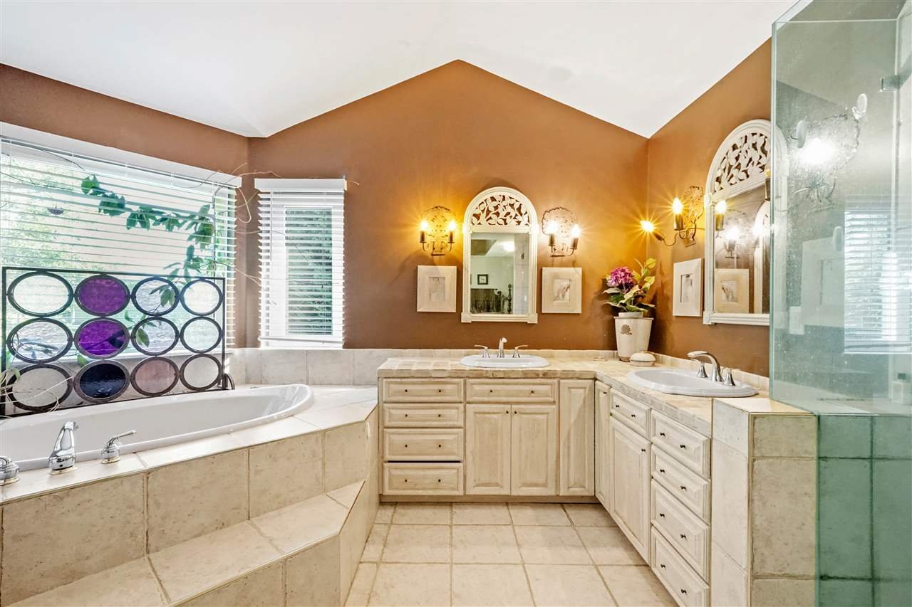 201-Princeton-Avenue-College-Park-Port-Moody-Carolyn-Pogue-Best-Port-Moody-Real-Estate-Agent-29.jpeg