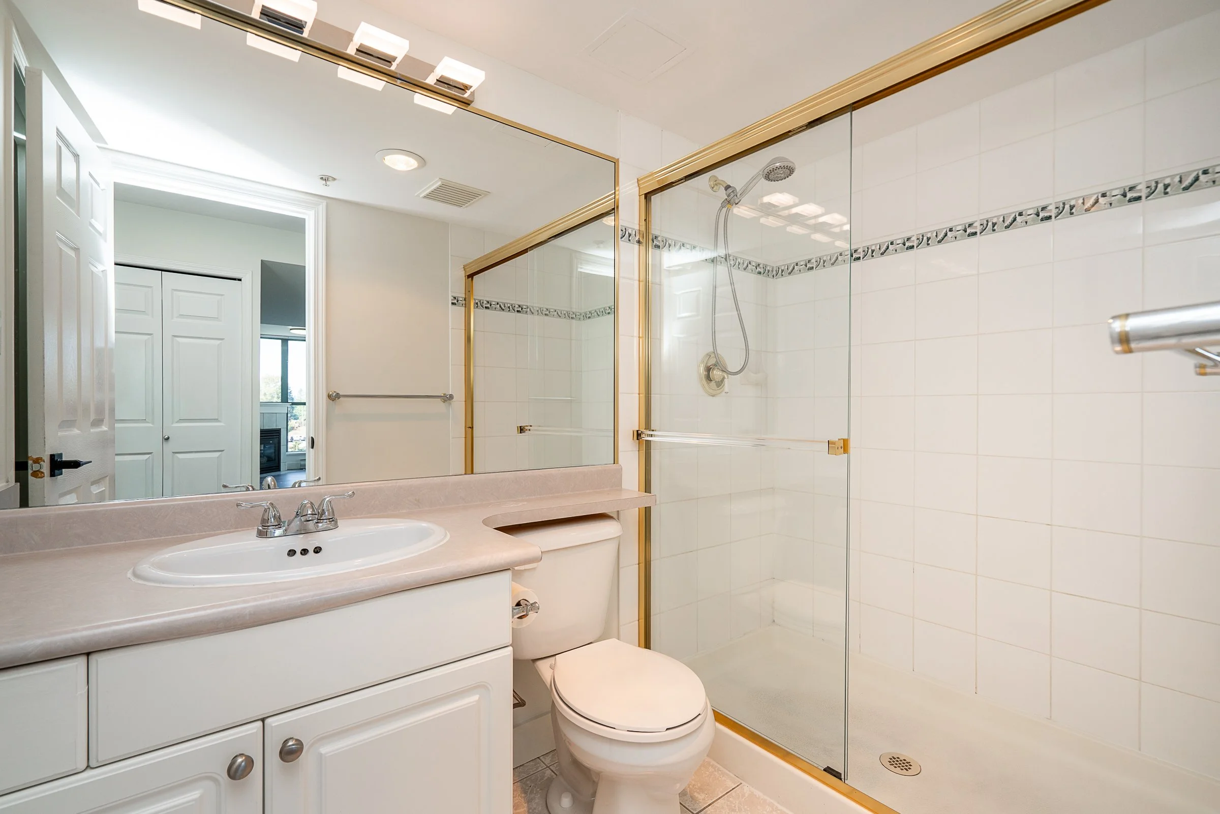 Newport-Village-Condo-1602-200-Newport-Drive-Port-Moody-Carolyn-Pogue-Best-Port-Moody-Real-Estate-Agent-17.jpg
