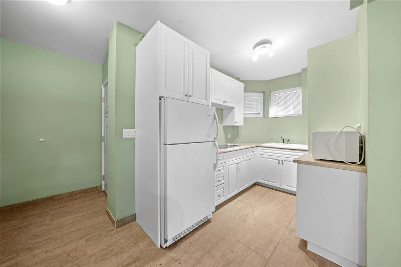 201-Princeton-Avenue-College-Park-Port-Moody-Carolyn-Pogue-Best-Port-Moody-Real-Estate-Agent-31.jpeg