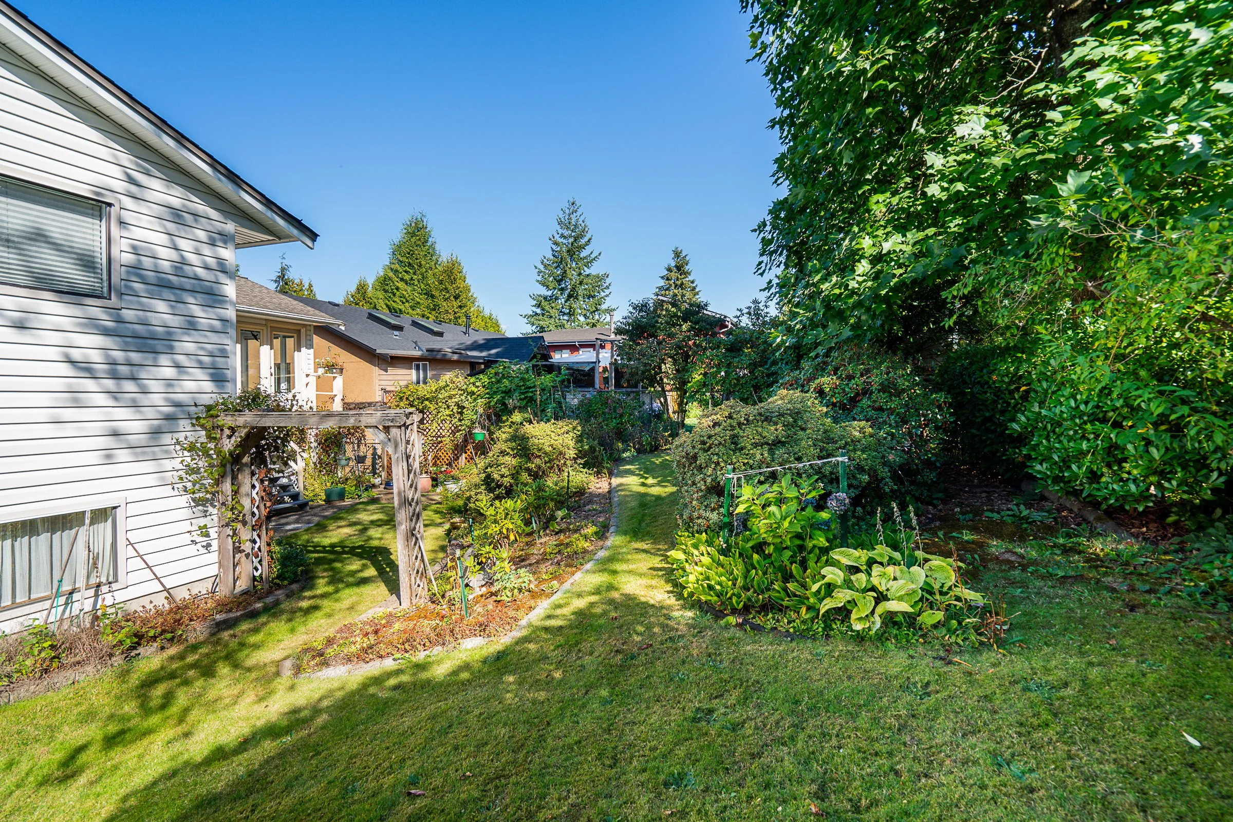 5-Tuxedo-Place-Port-Moody-Carolyn-Pogue-Best-Port-Moody-Real-Estate-Agent-36.jpg