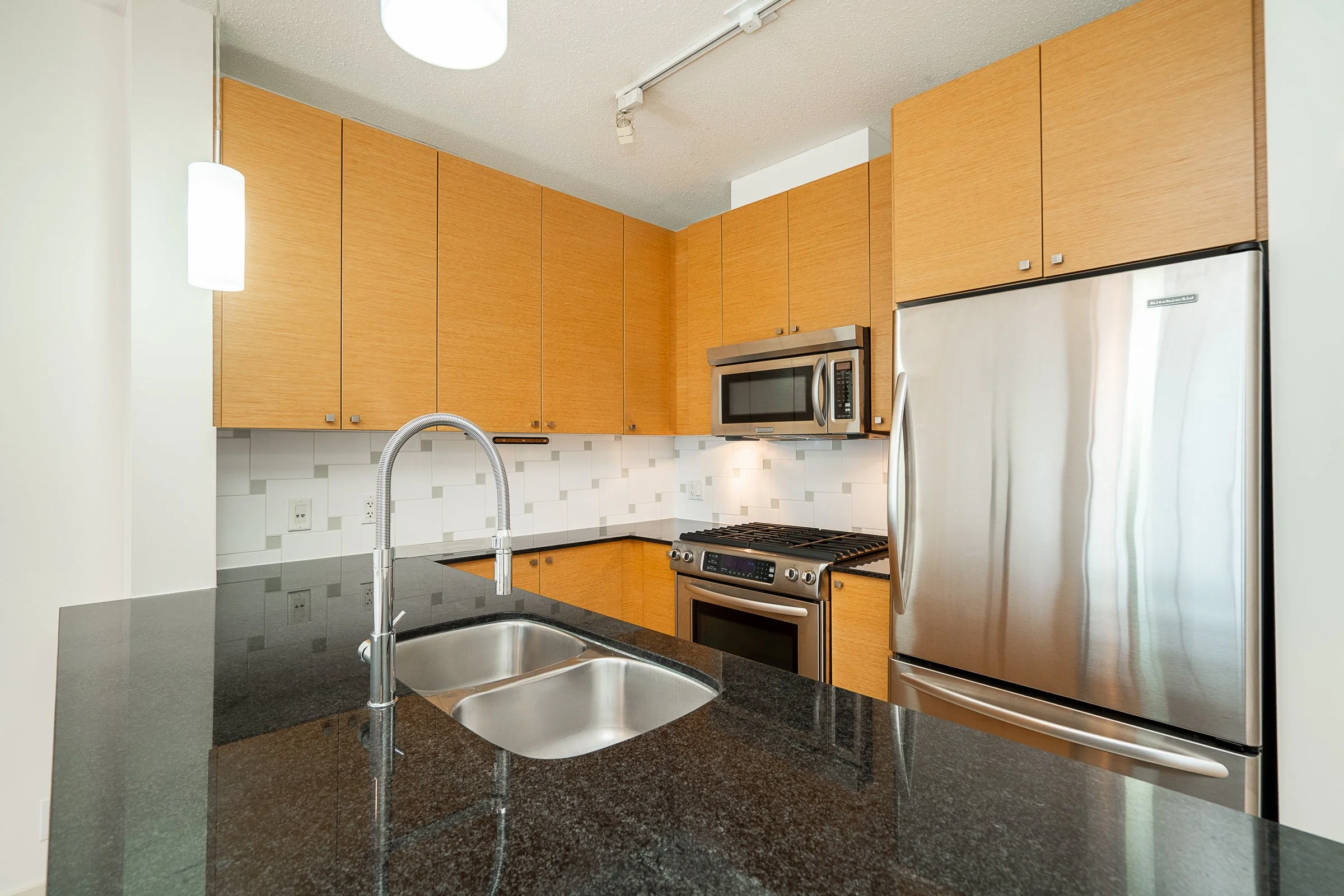 709-400-Capilano-Road-Suter-Brook-Village-Port-Moody-Carolyn-Pogue-Best-Port-Moody-Real-Estate-Agent-28.jpg