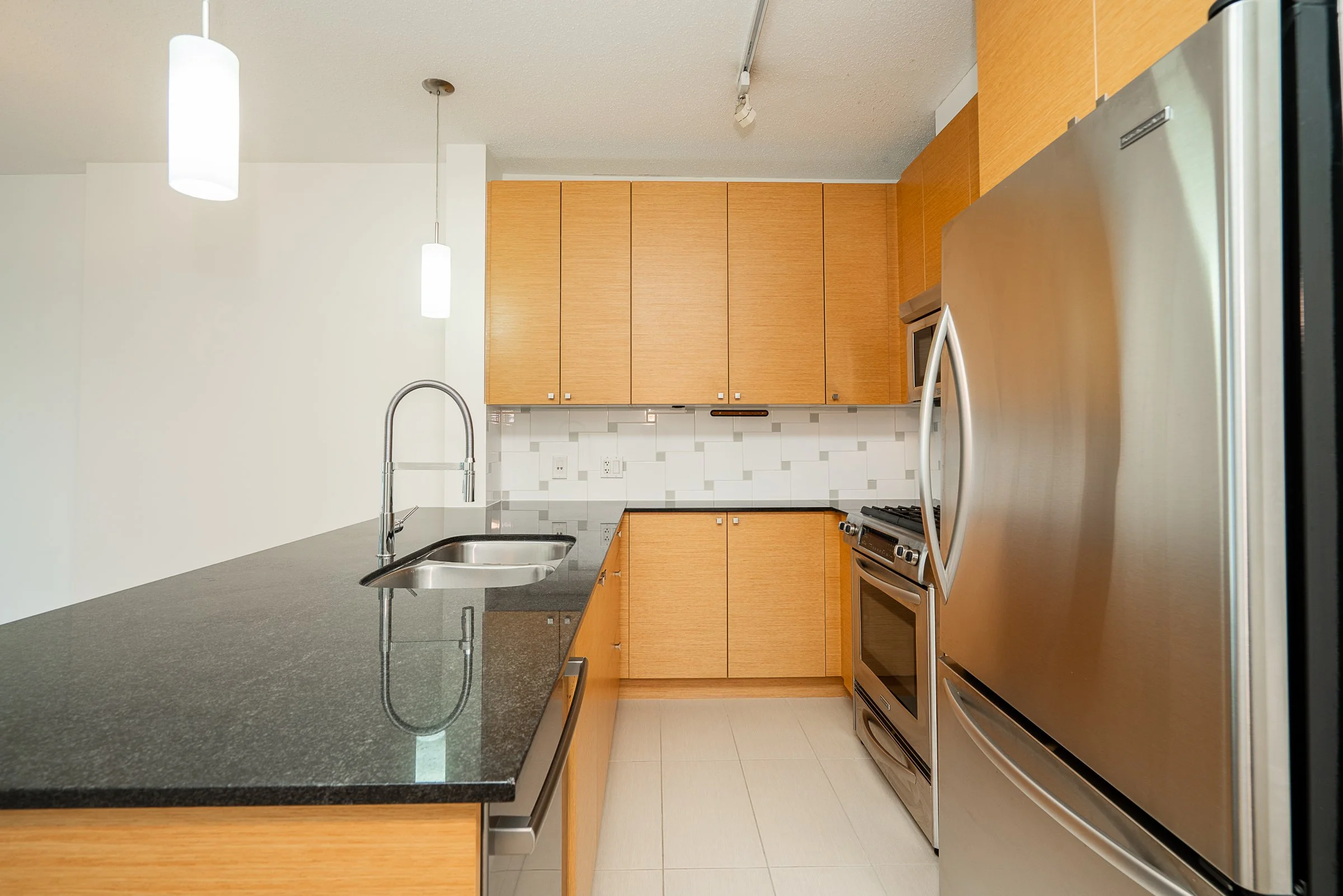 709-400-Capilano-Road-Suter-Brook-Village-Port-Moody-Carolyn-Pogue-Best-Port-Moody-Real-Estate-Agent-29.jpg