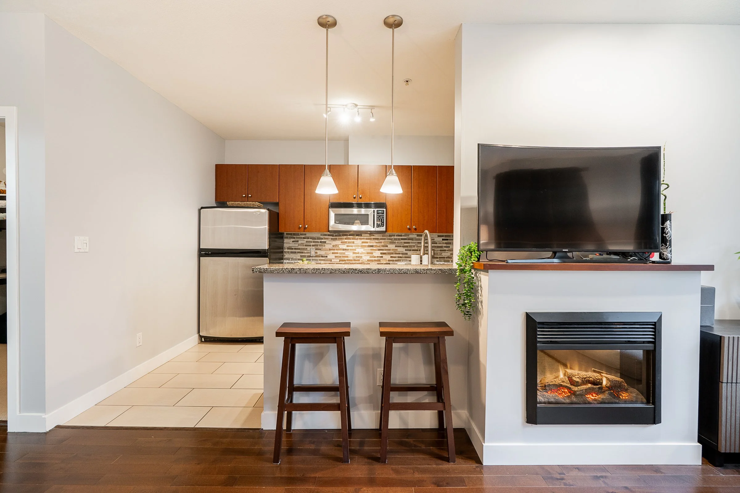 305-200-Capilano-Road-Port-Moody-Carolyn-Pogue-Port-Moody-Real-Estate-Agent-13.jpg