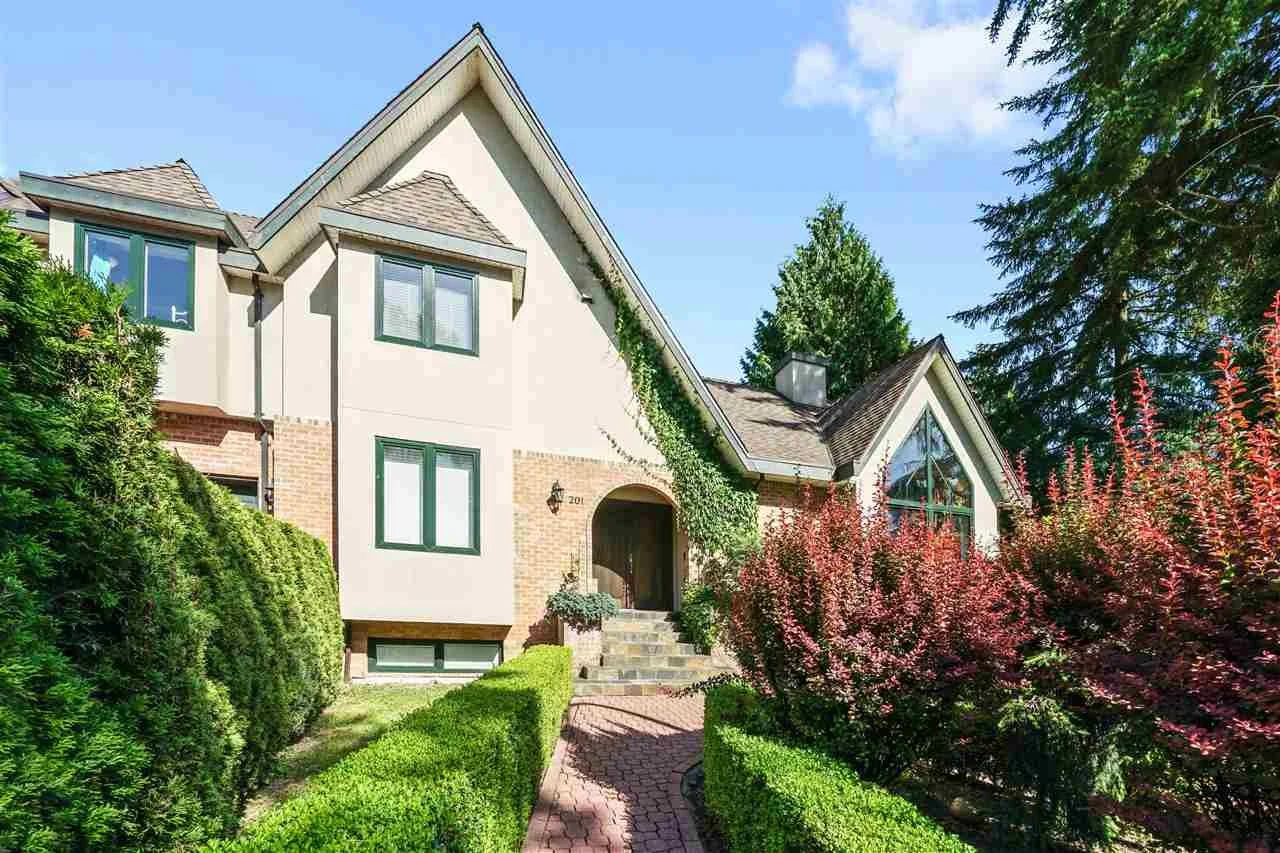 201-Princeton-Avenue-College-Park-Port-Moody-Carolyn-Pogue-Best-Port-Moody-Real-Estate-Agent-36.jpeg