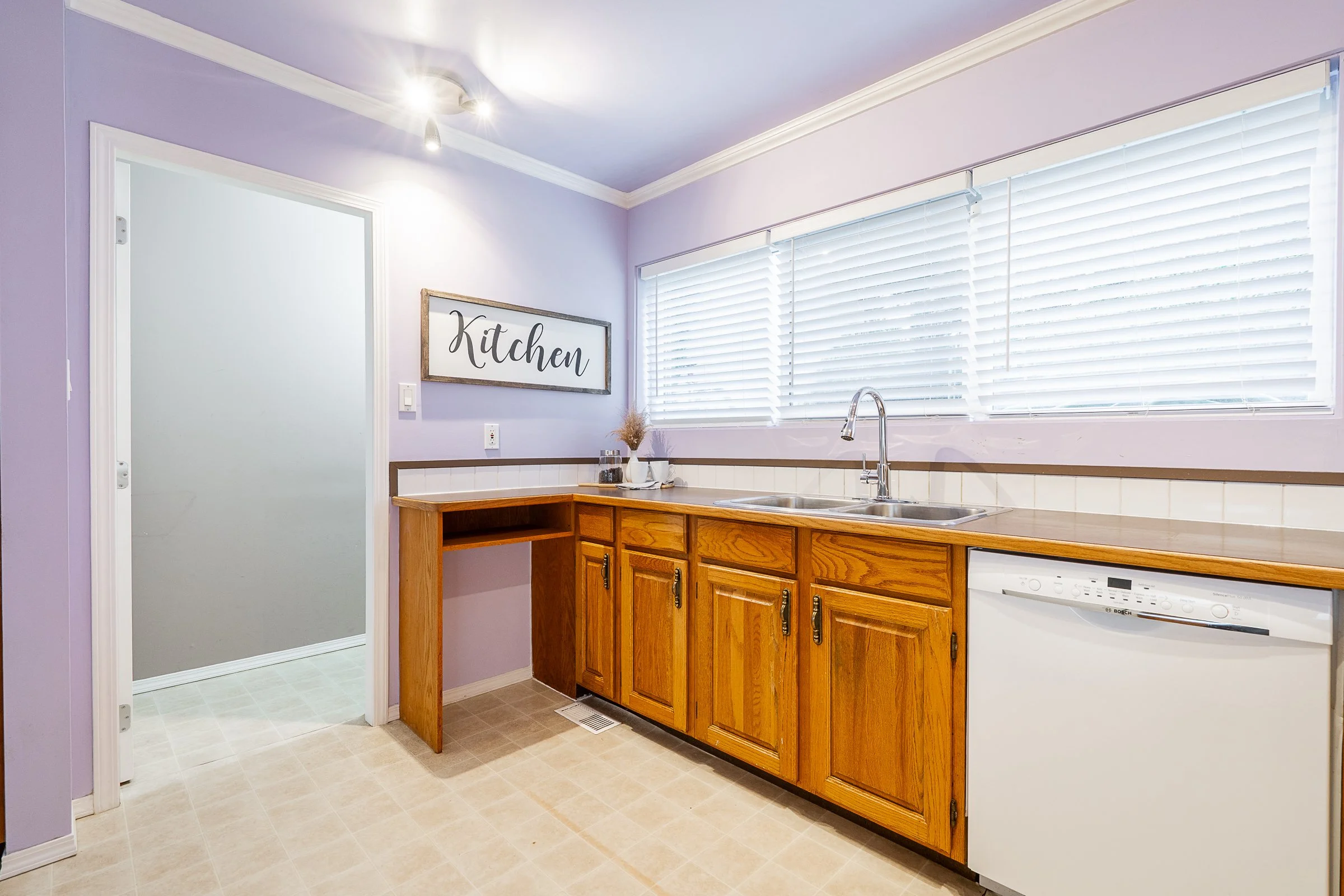 1057-Cecile-Drive-College-Park-Port Moody-Carolyn-Pogue-Port-Moody-Real-Estate-Agent-16.jpg