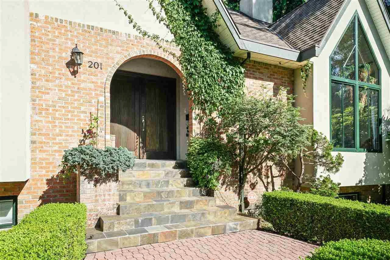 201-Princeton-Avenue-College-Park-Port-Moody-Carolyn-Pogue-Best-Port-Moody-Real-Estate-Agent-3.jpeg