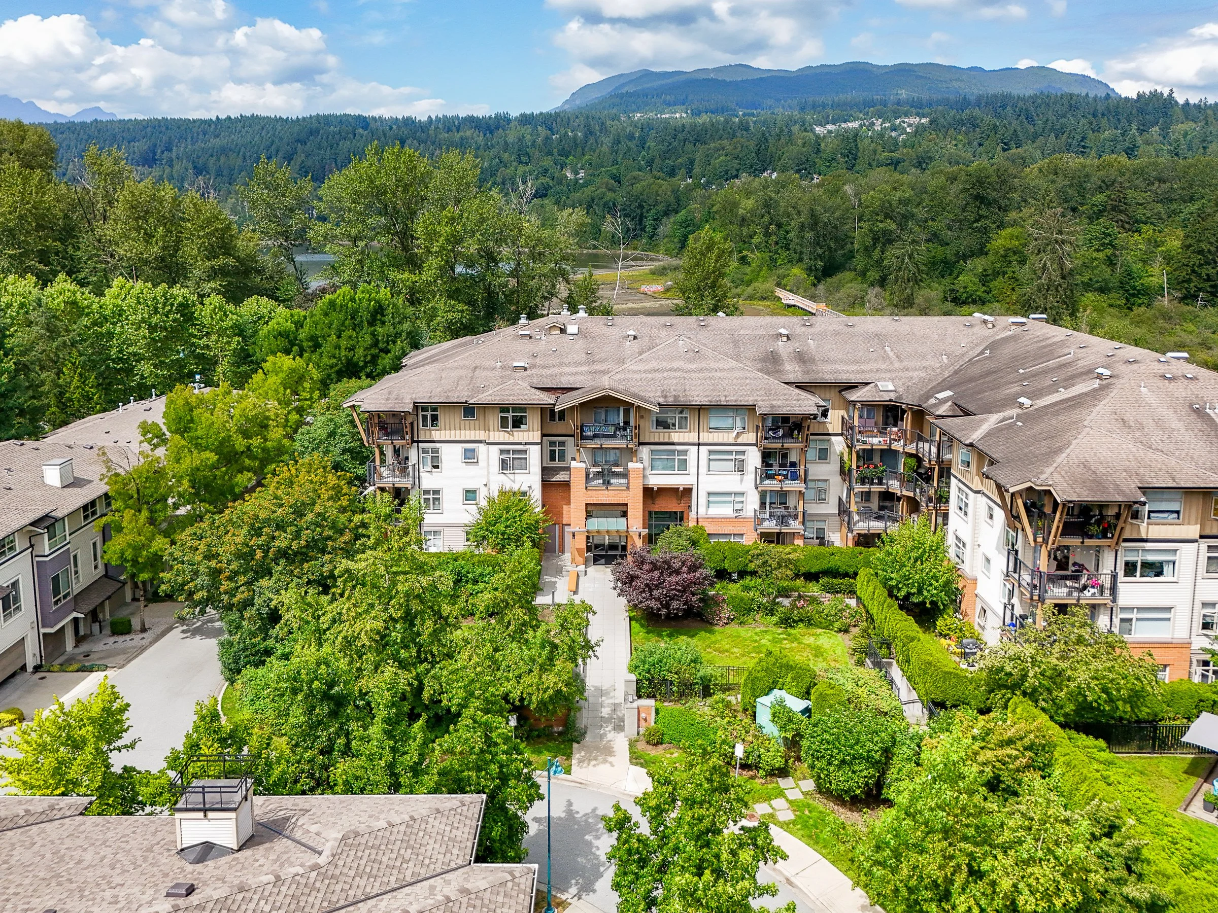 107-300-Klahanie-Drive-Port-Moody-Carolyn-Pogue-Best-Port-Moody-Real-Estate-Agent-Klahanie-Condo-36.jpg