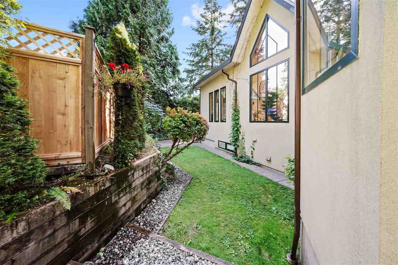201-Princeton-Avenue-College-Park-Port-Moody-Carolyn-Pogue-Best-Port-Moody-Real-Estate-Agent-35.jpeg