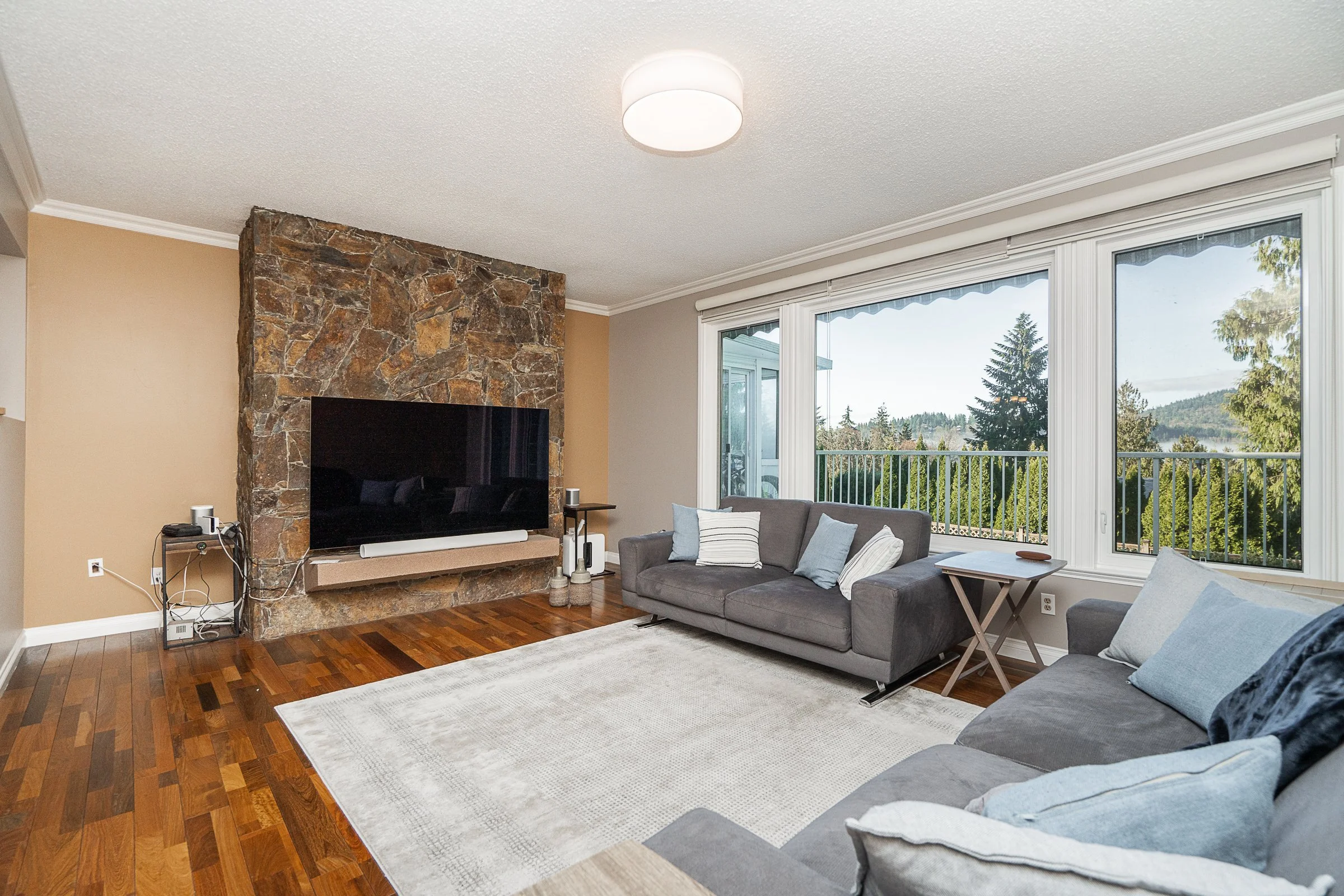 148-Roe-Drive-Port-Moody-Carolyn-Pogue-Best-Port-Moody-Real-Estate-Agent-5.jpg