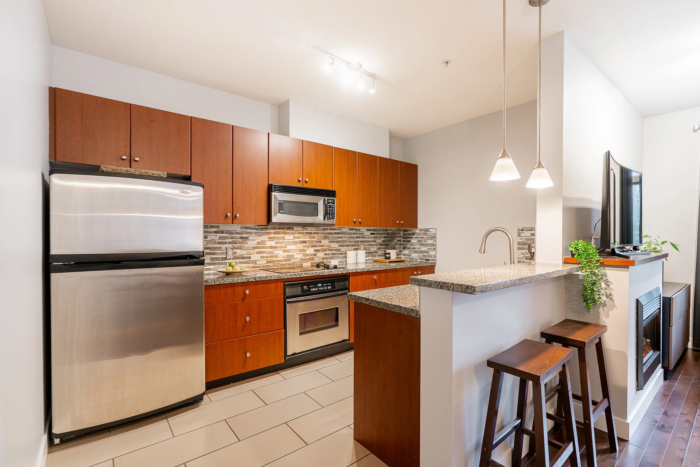 305-200-Capilano-Road-Port-Moody-Carolyn-Pogue-Port-Moody-Real-Estate-Agent-14.jpg