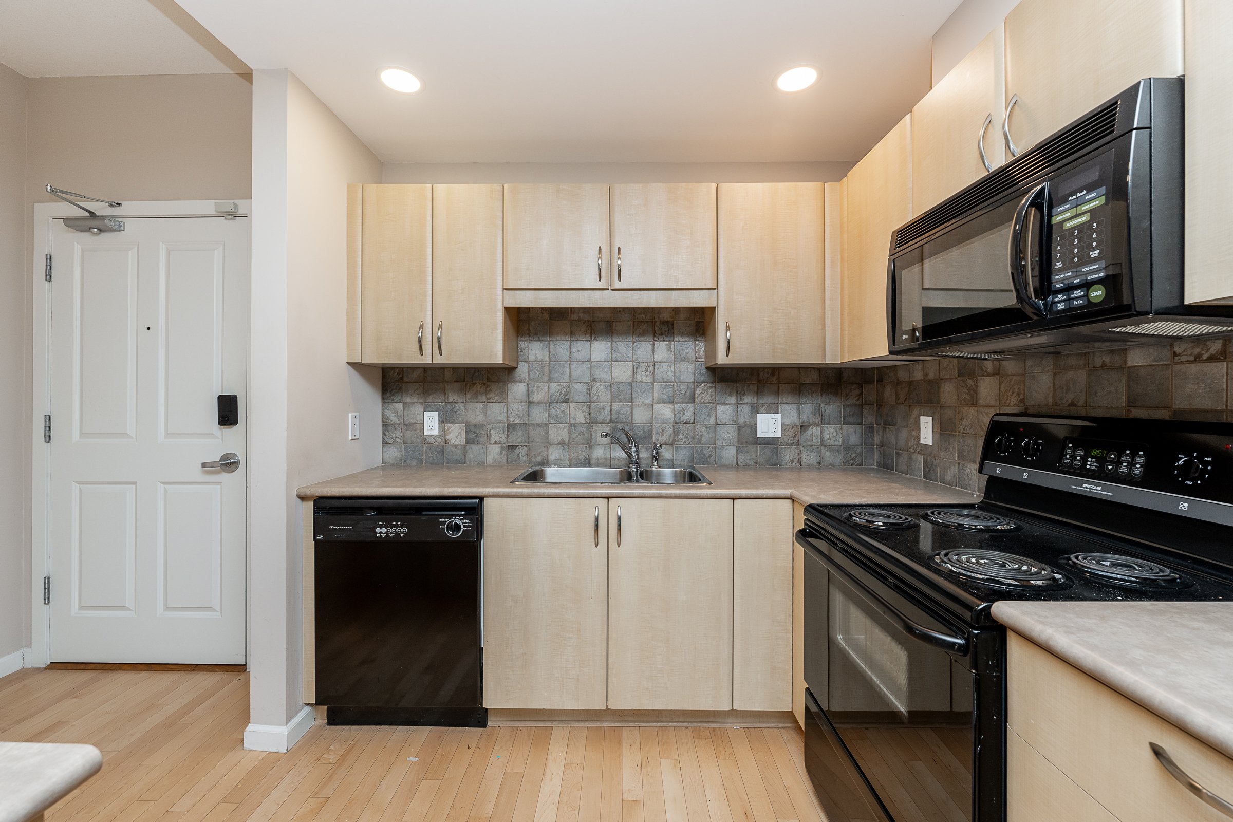 418-285-Newport-Drive-The-Belcarra-Port-Moody-Carolyn-Pogue-Best-Port-Moody-Realtor-5.jpg