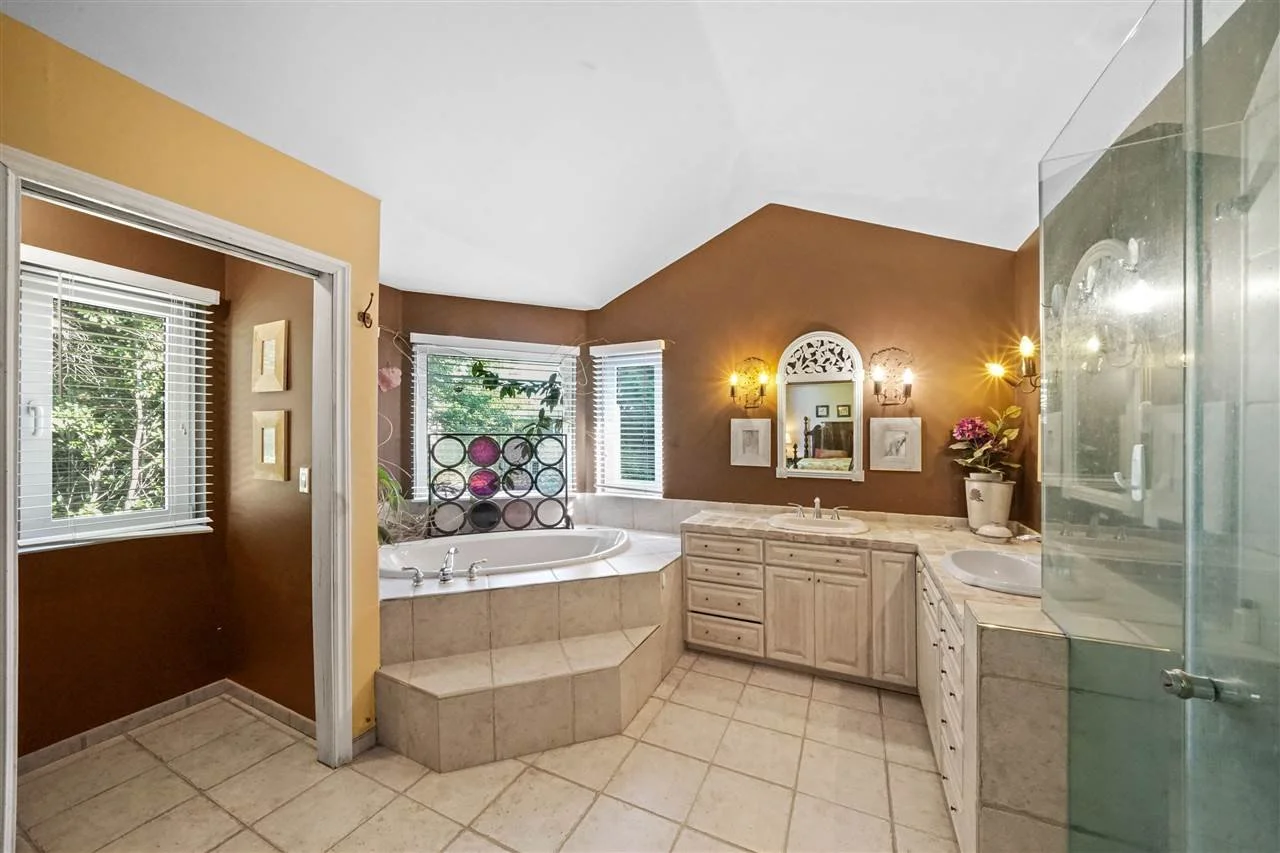 201-Princeton-Avenue-College-Park-Port-Moody-Carolyn-Pogue-Best-Port-Moody-Real-Estate-Agent-28.jpeg