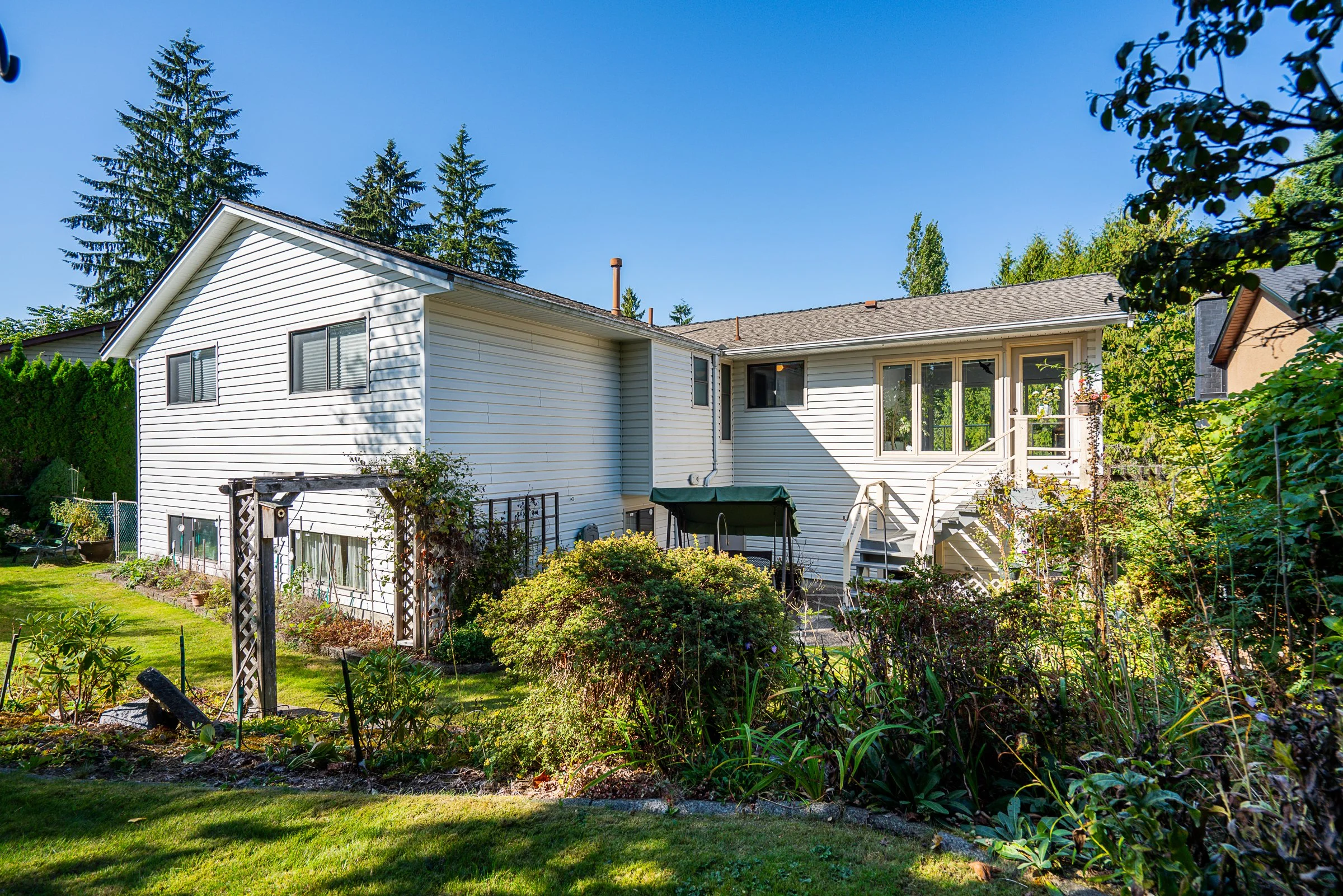 5-Tuxedo-Place-Port-Moody-Carolyn-Pogue-Best-Port-Moody-Real-Estate-Agent-40.jpg
