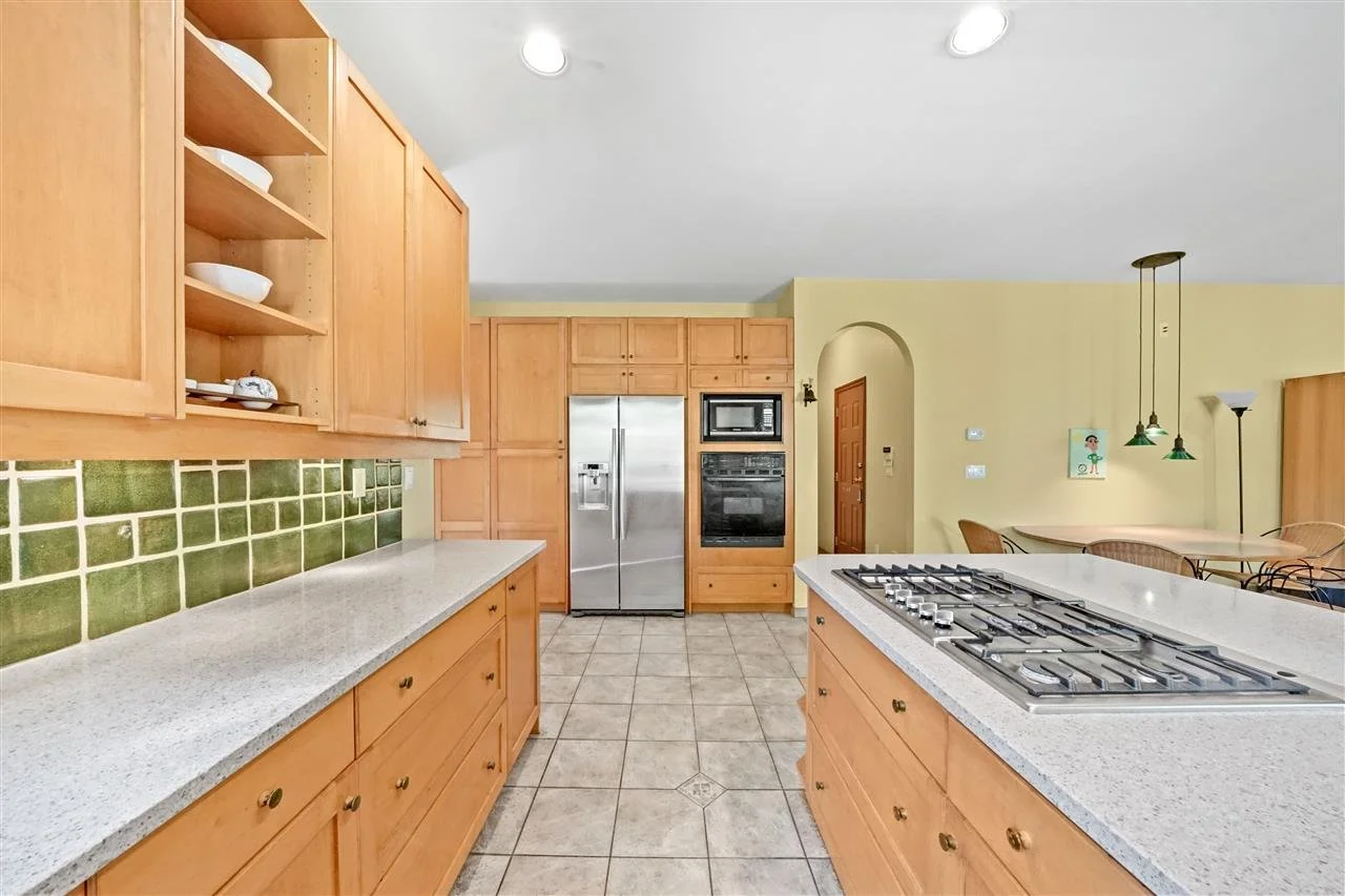 201-Princeton-Avenue-College-Park-Port-Moody-Carolyn-Pogue-Best-Port-Moody-Real-Estate-Agent-13.jpeg