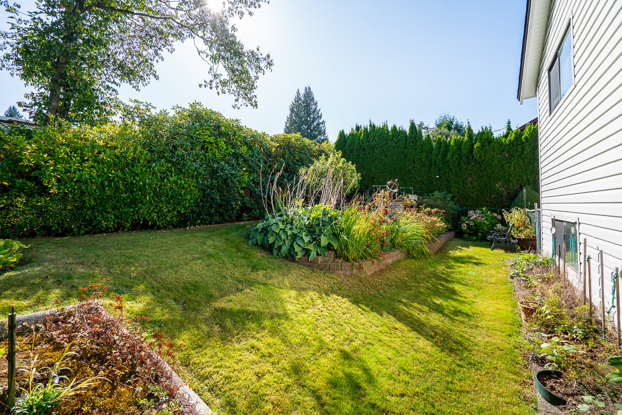5-Tuxedo-Place-Port-Moody-Carolyn-Pogue-Best-Port-Moody-Real-Estate-Agent-35.jpg