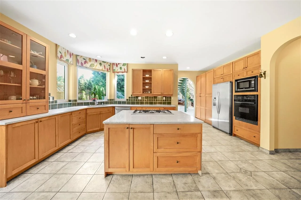 201-Princeton-Avenue-College-Park-Port-Moody-Carolyn-Pogue-Best-Port-Moody-Real-Estate-Agent-15.jpeg