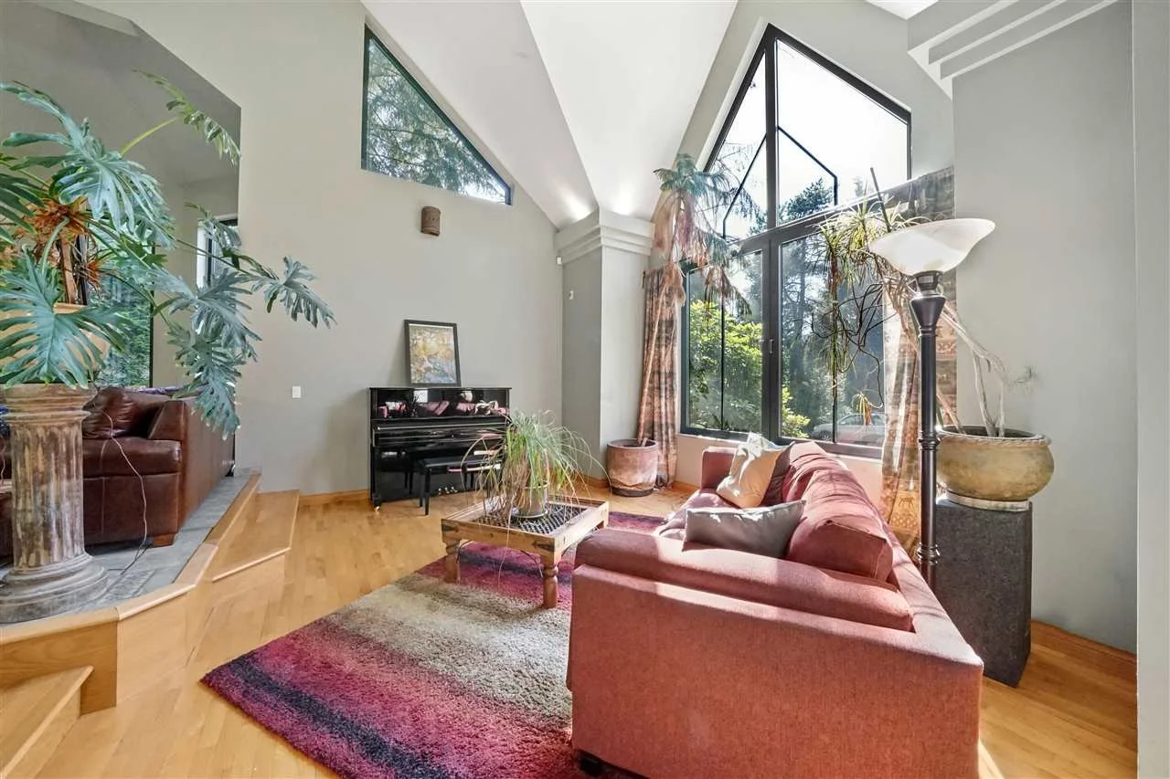 201-Princeton-Avenue-College-Park-Port-Moody-Carolyn-Pogue-Best-Port-Moody-Real-Estate-Agent-8.jpeg