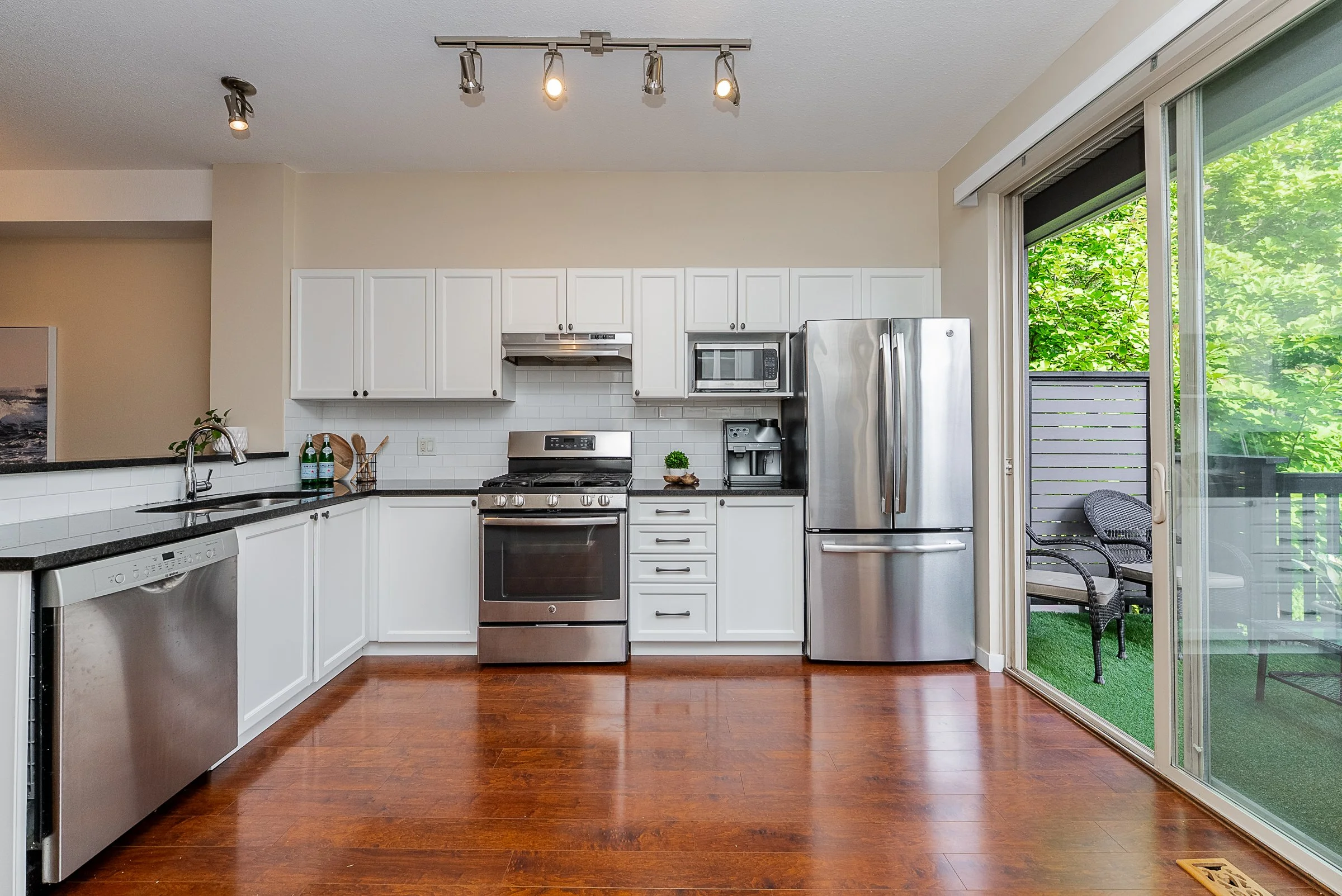 Klahanie-Townhome-For-Sale-17-100-Klahanie-Drive-Port-Moody-Carolyn-Pogue-Best-Port-Moody-Real-Estate-Agent-6.jpg
