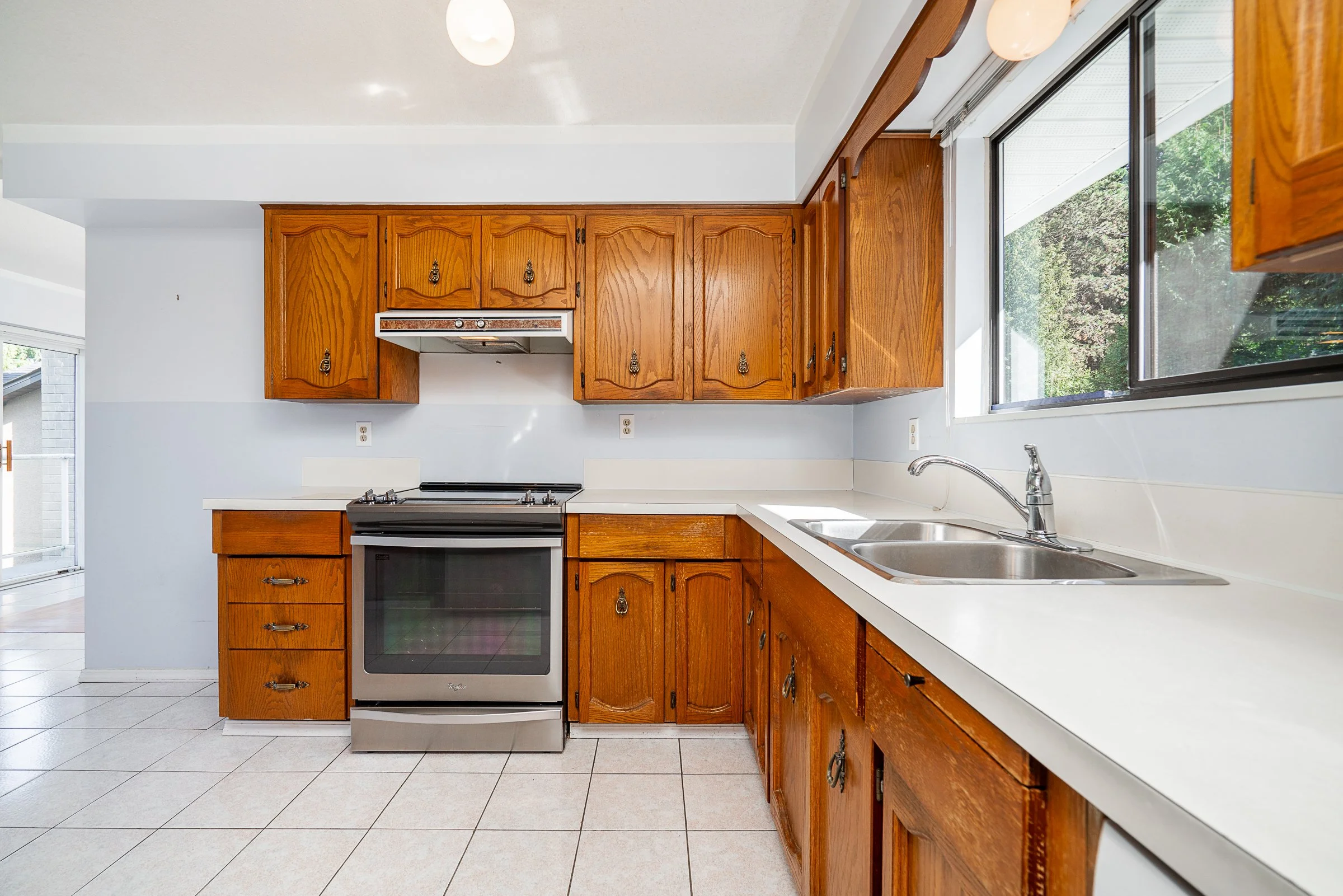 5-Tuxedo-Place-Port-Moody-Carolyn-Pogue-Best-Port-Moody-Real-Estate-Agent-10.jpg