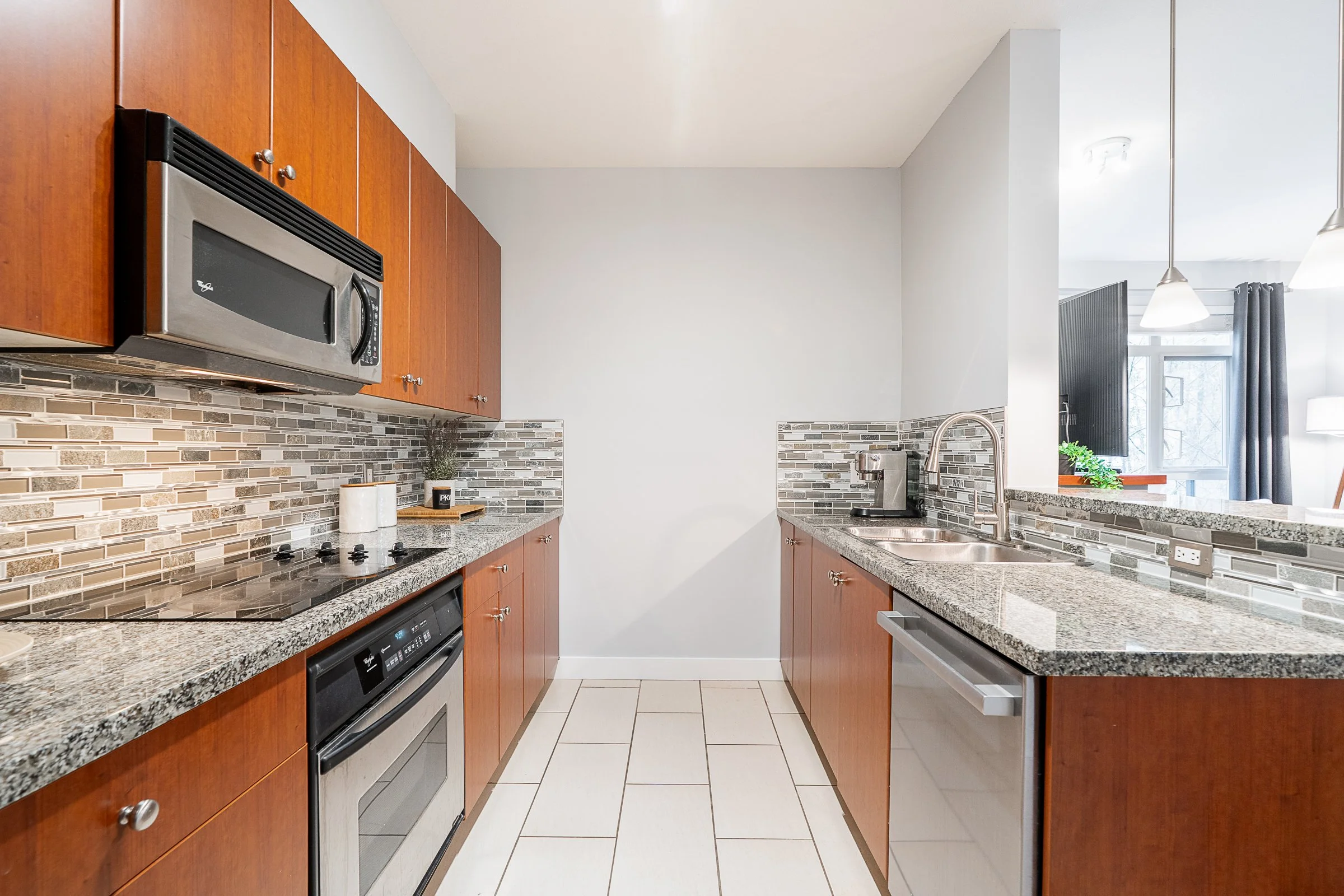 305-200-Capilano-Road-Port-Moody-Carolyn-Pogue-Port-Moody-Real-Estate-Agent-15.jpg