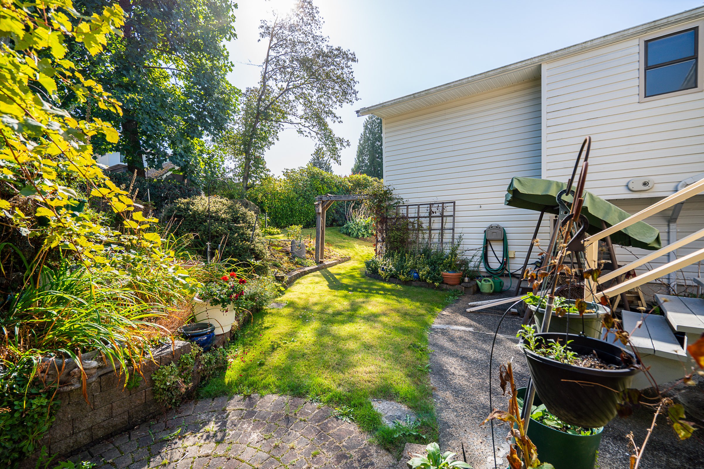 5-Tuxedo-Place-Port-Moody-Carolyn-Pogue-Best-Port-Moody-Real-Estate-Agent-34.jpg