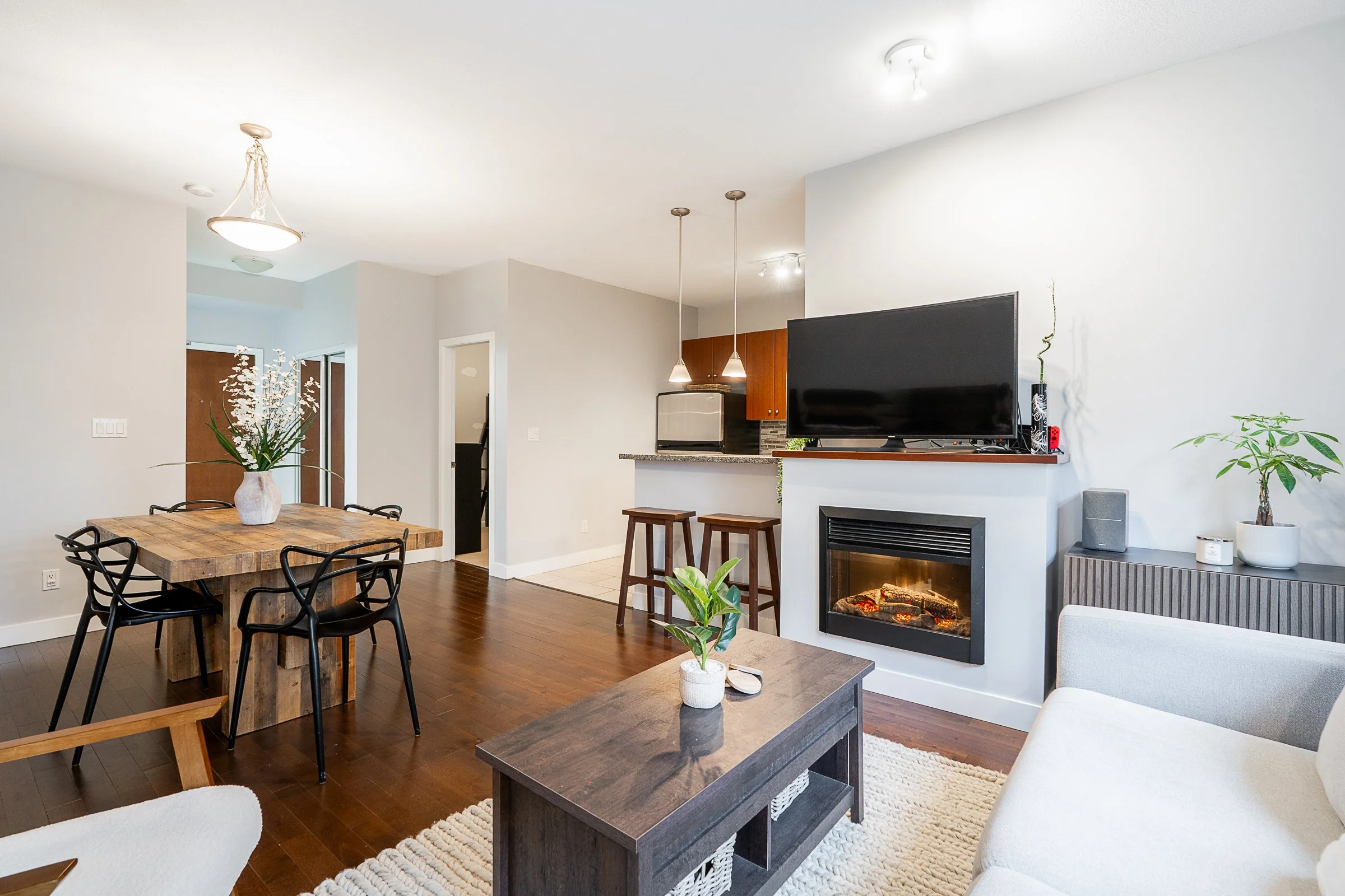 305-200-Capilano-Road-Port-Moody-Carolyn-Pogue-Port-Moody-Real-Estate-Agent-11.jpg