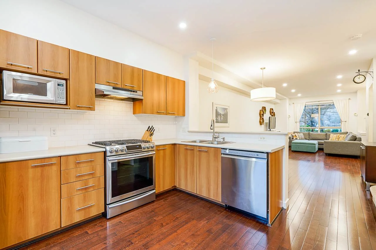 8-100-Klananie-Drive-Port-Moody-Carolyn-Pogue-Best-Port-Moody-Real-Estate-Agent-12.jpeg