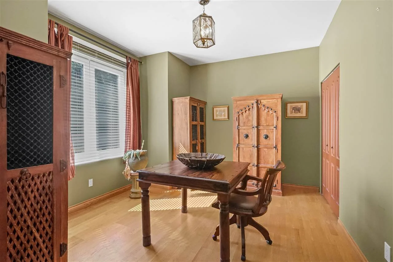 201-Princeton-Avenue-College-Park-Port-Moody-Carolyn-Pogue-Best-Port-Moody-Real-Estate-Agent-9.jpeg