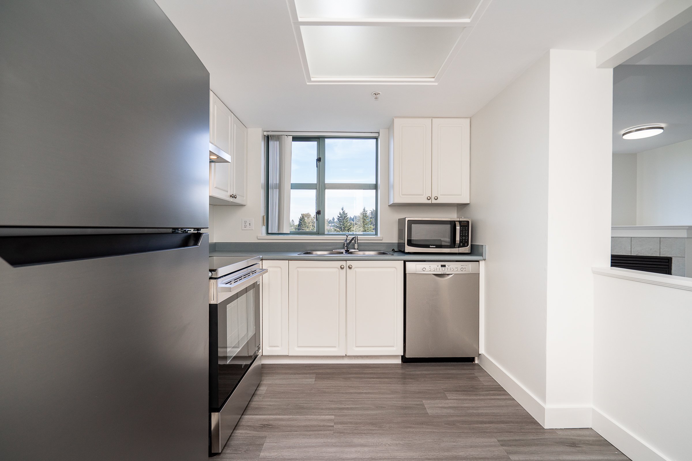 Newport-Village-Condo-1602-200-Newport-Drive-Port-Moody-Carolyn-Pogue-Best-Port-Moody-Real-Estate-Agent-4.jpg