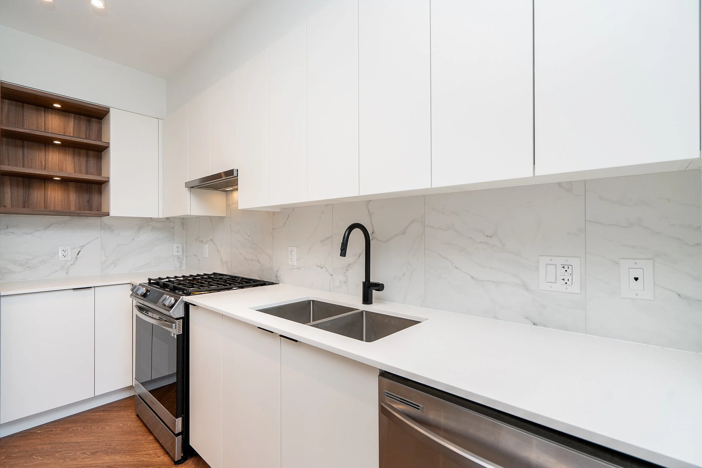 Clyde-Port-Moody-Condo-Carolyn-Pogue-Best-Port-Moody-Realtor-307-3229-St-Johns-Street-20.jpg