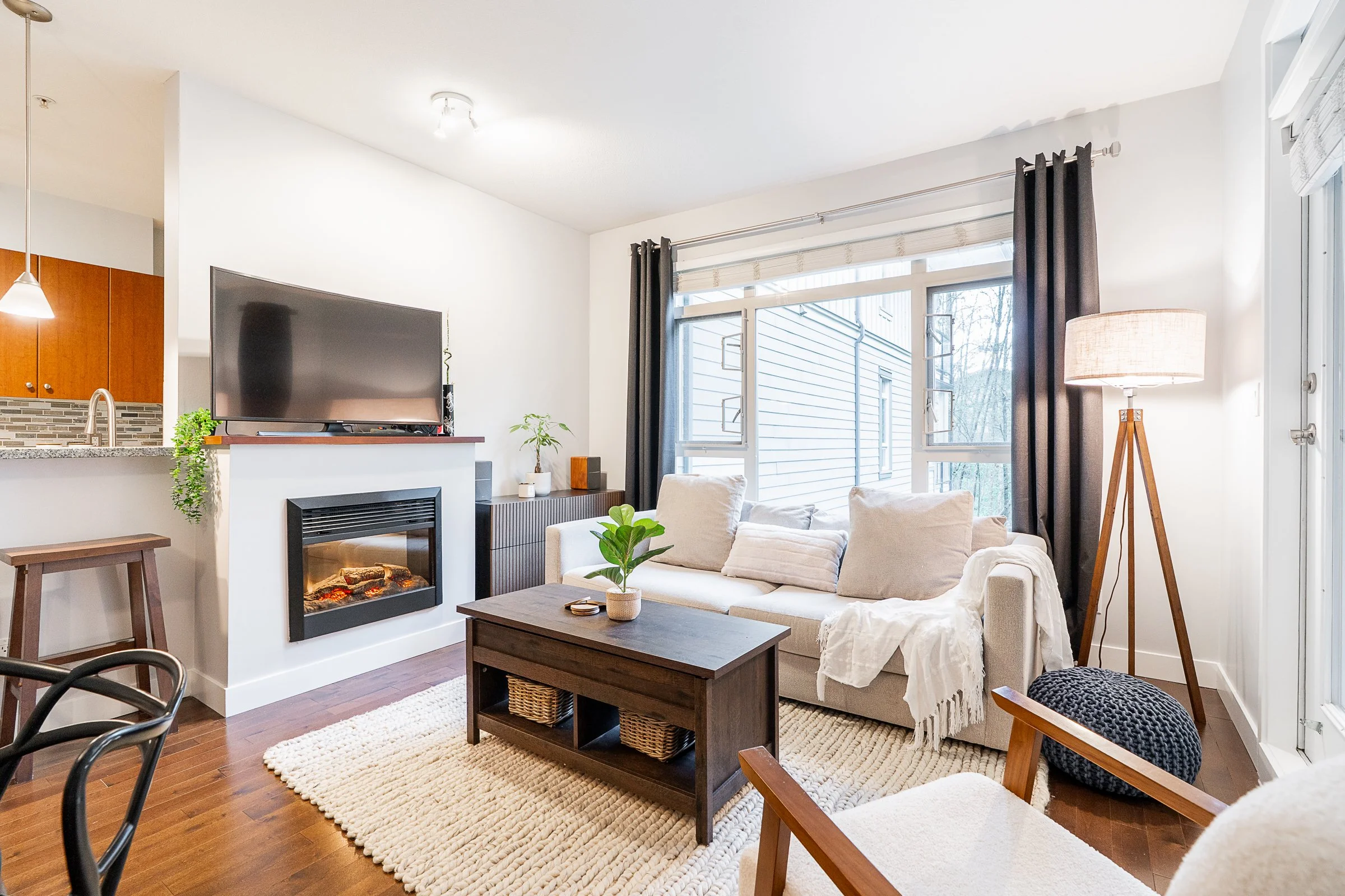 305-200-Capilano-Road-Port-Moody-Carolyn-Pogue-Port-Moody-Real-Estate-Agent-10.jpg