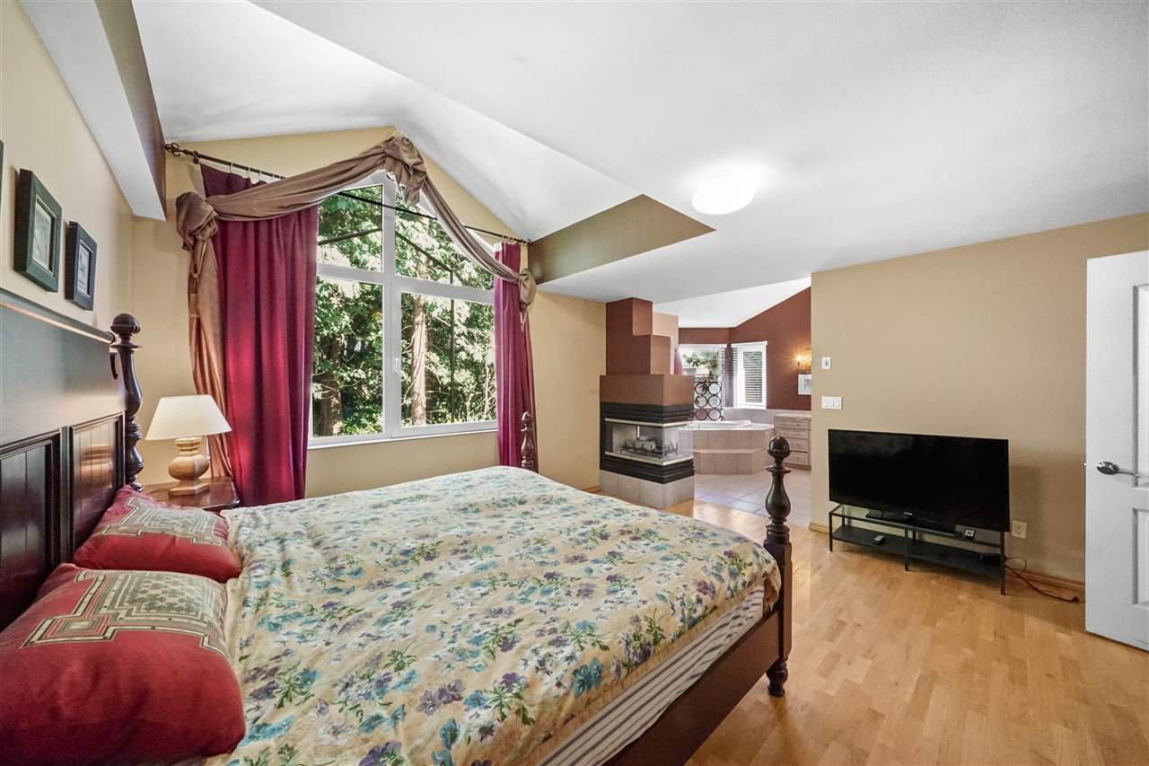 201-Princeton-Avenue-College-Park-Port-Moody-Carolyn-Pogue-Best-Port-Moody-Real-Estate-Agent-27.jpeg