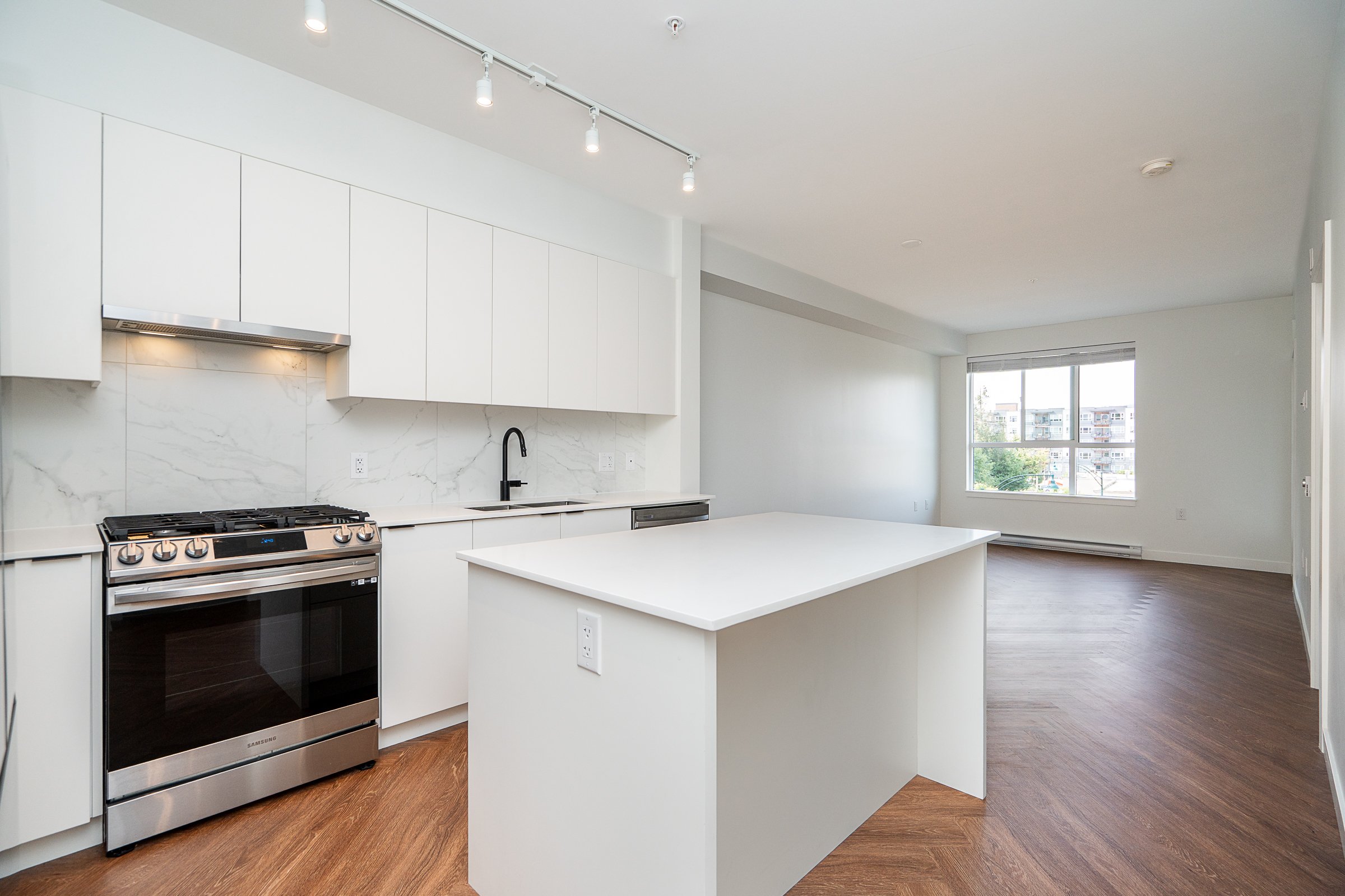 Clyde-Port-Moody-Condo-Carolyn-Pogue-Best-Port-Moody-Realtor-307-3229-St-Johns-Street-18.jpg