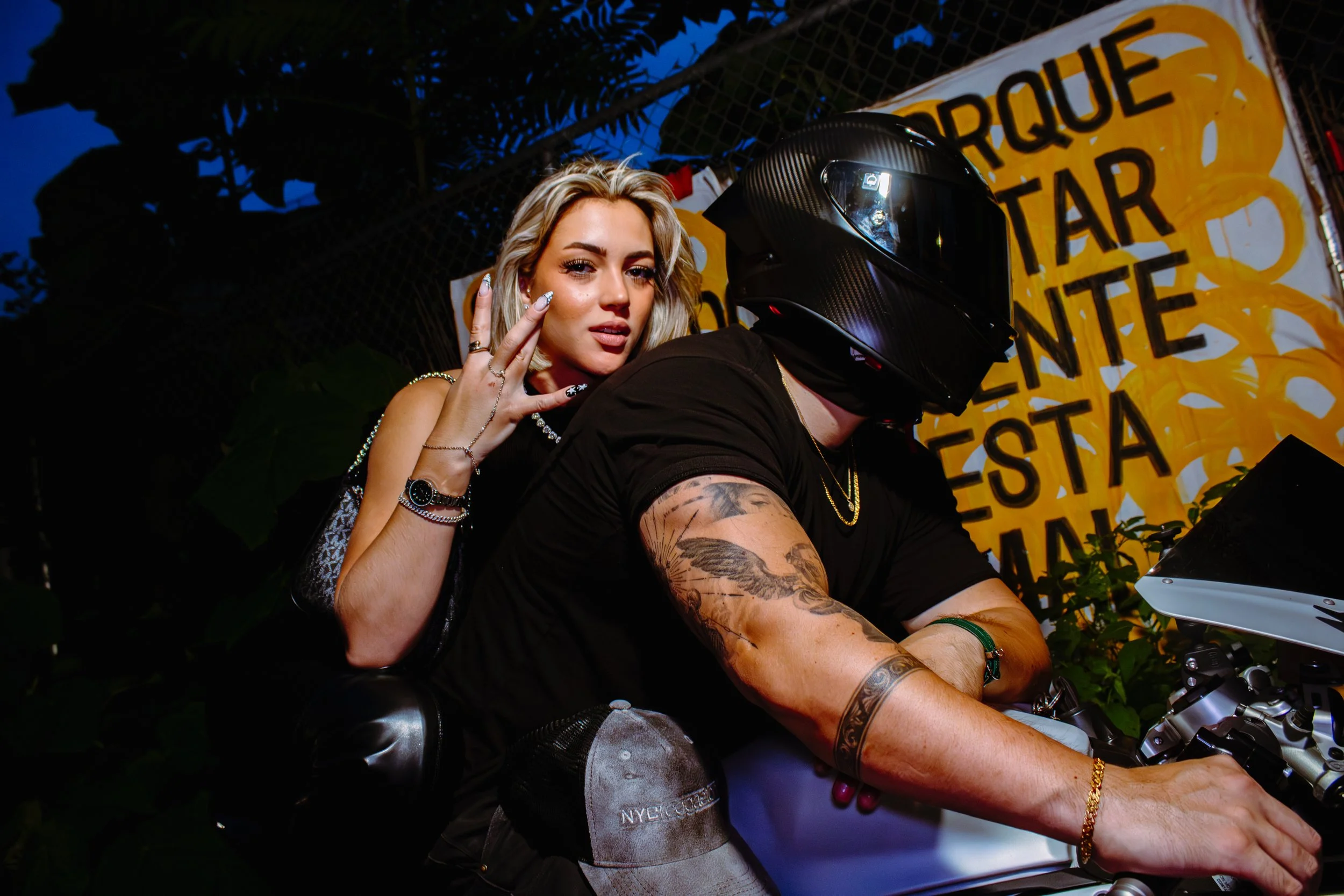 debajo del w - 8.29 promo-45.jpg