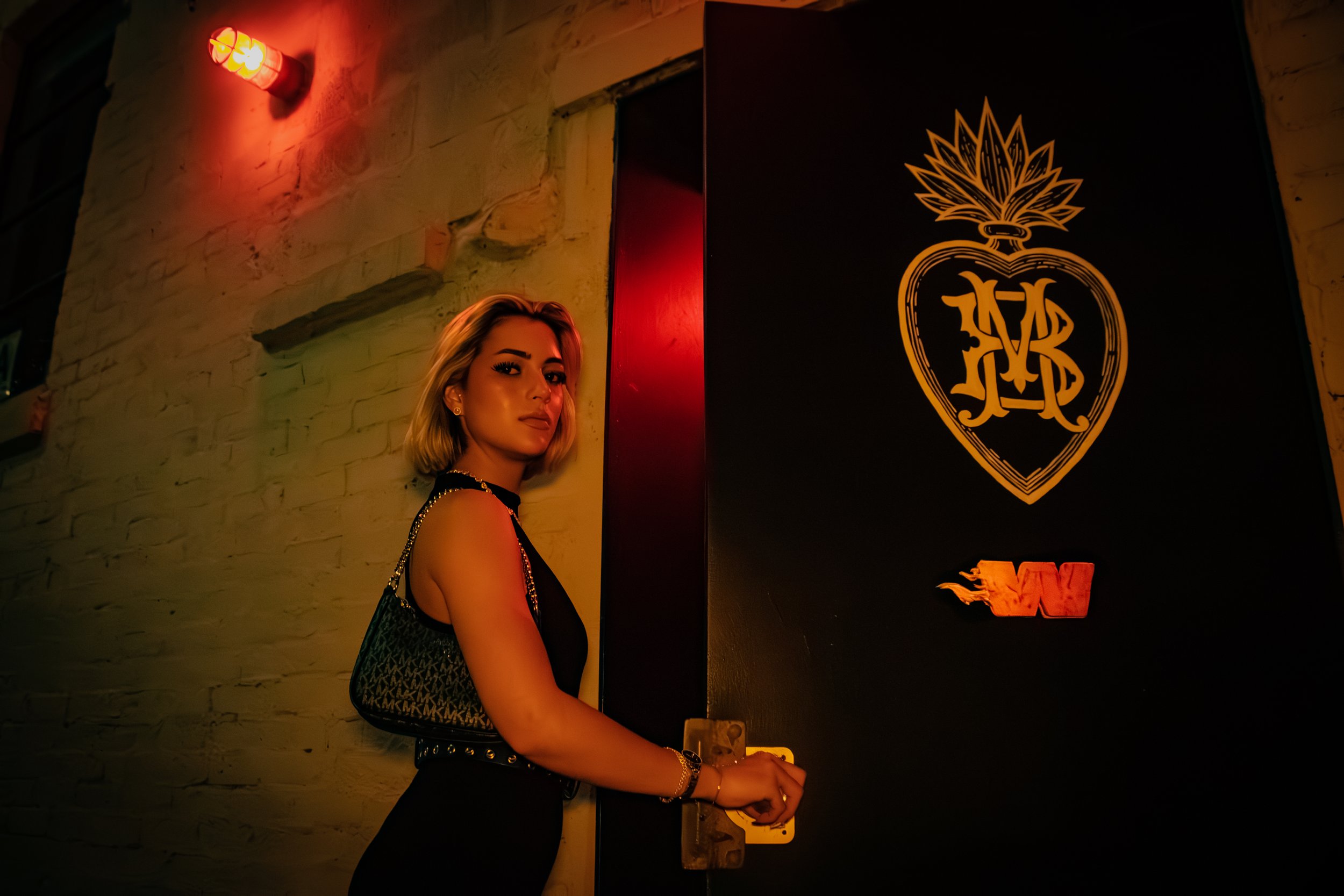 debajo del w - 8.29 promo-12.jpg