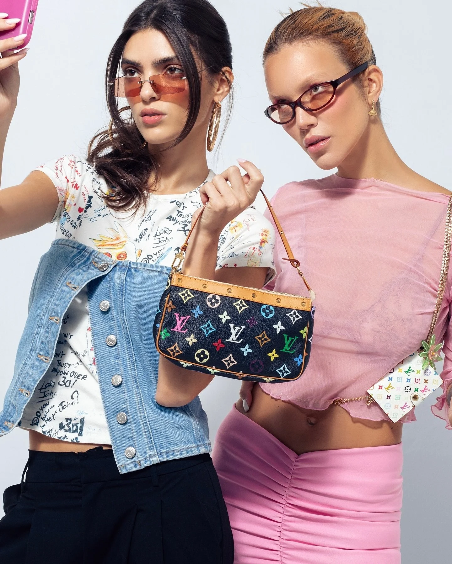 LV x Murakami appreciation post 🌈

Louis Vuitton announced they&rsquo;d be revisiting the iconic collaboration with Takashi Murakami in 2025 - a collab that brought bold colours and playful artistry, ultimately redefining the 2000&rsquo;s. Don&rsquo