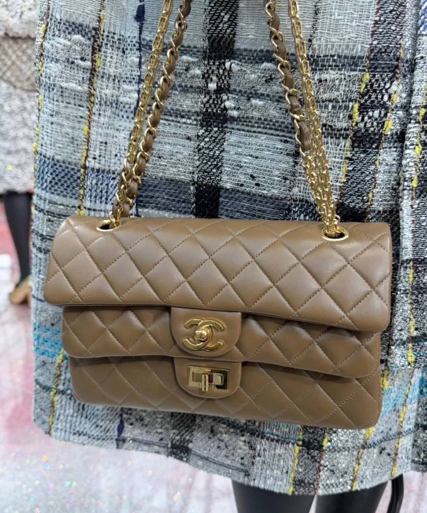 THE BAG REPORT CHANEL A/W 26/27
The make-under of the Classic Flap is ongoing &mdash; the slouchy maxi has been edited down, the triple flap appears, and an ultra-skinny saddle arrives in mock-croc. 
Blazy is quietly but consistently stripping back t