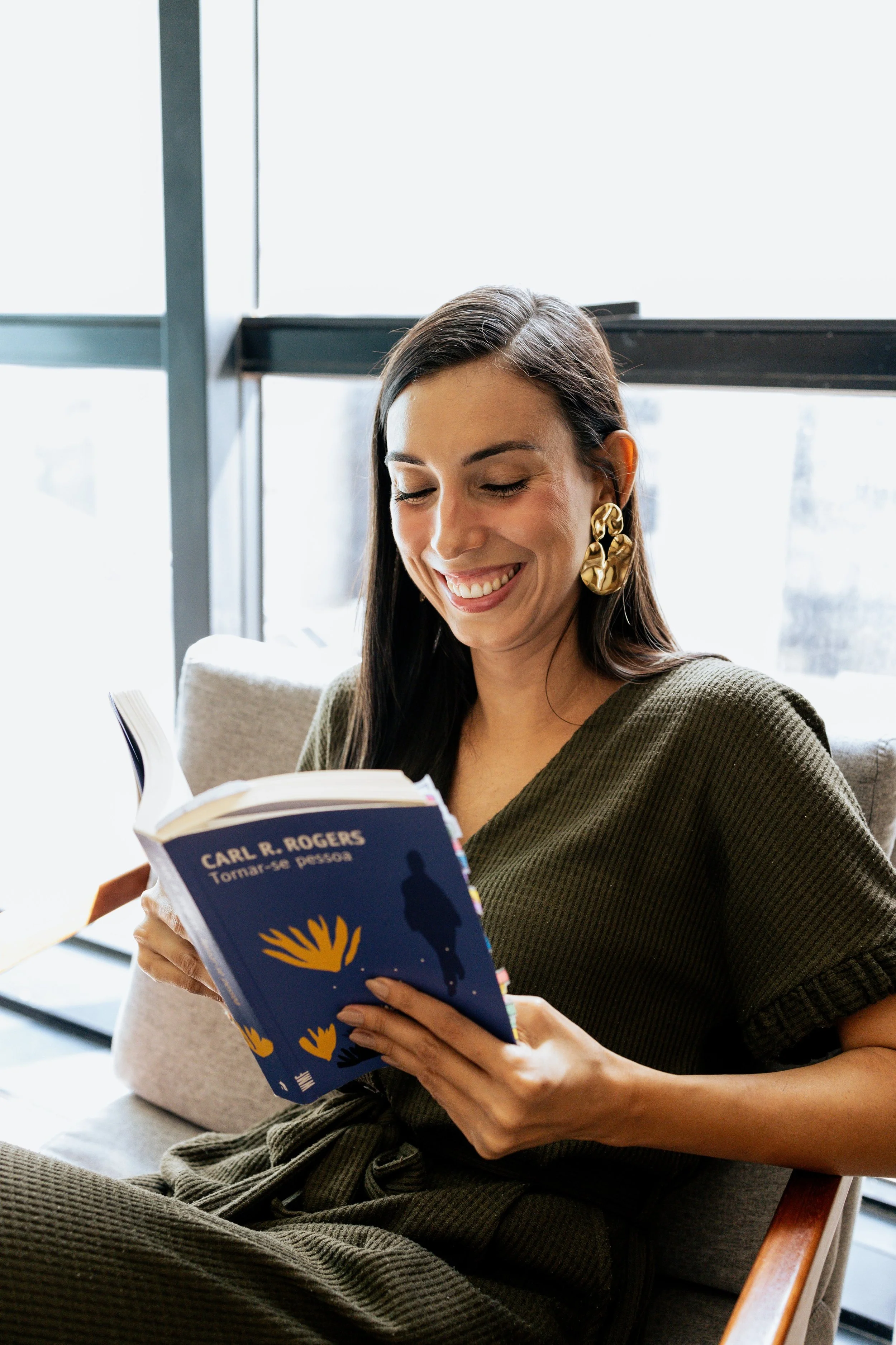 Atendimento psicológico online e presencial com Luisa Trindade, psicóloga.