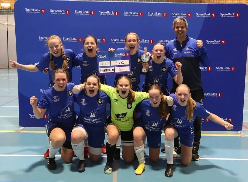 P&aring; l&oslash;rdag var det KM i futsal i F&oslash;rde⚽️ B&aring;de herrelaget og damelaget til Balestrand var med, og til slutt sikra damelaget 2. plassen💪🏼🥈