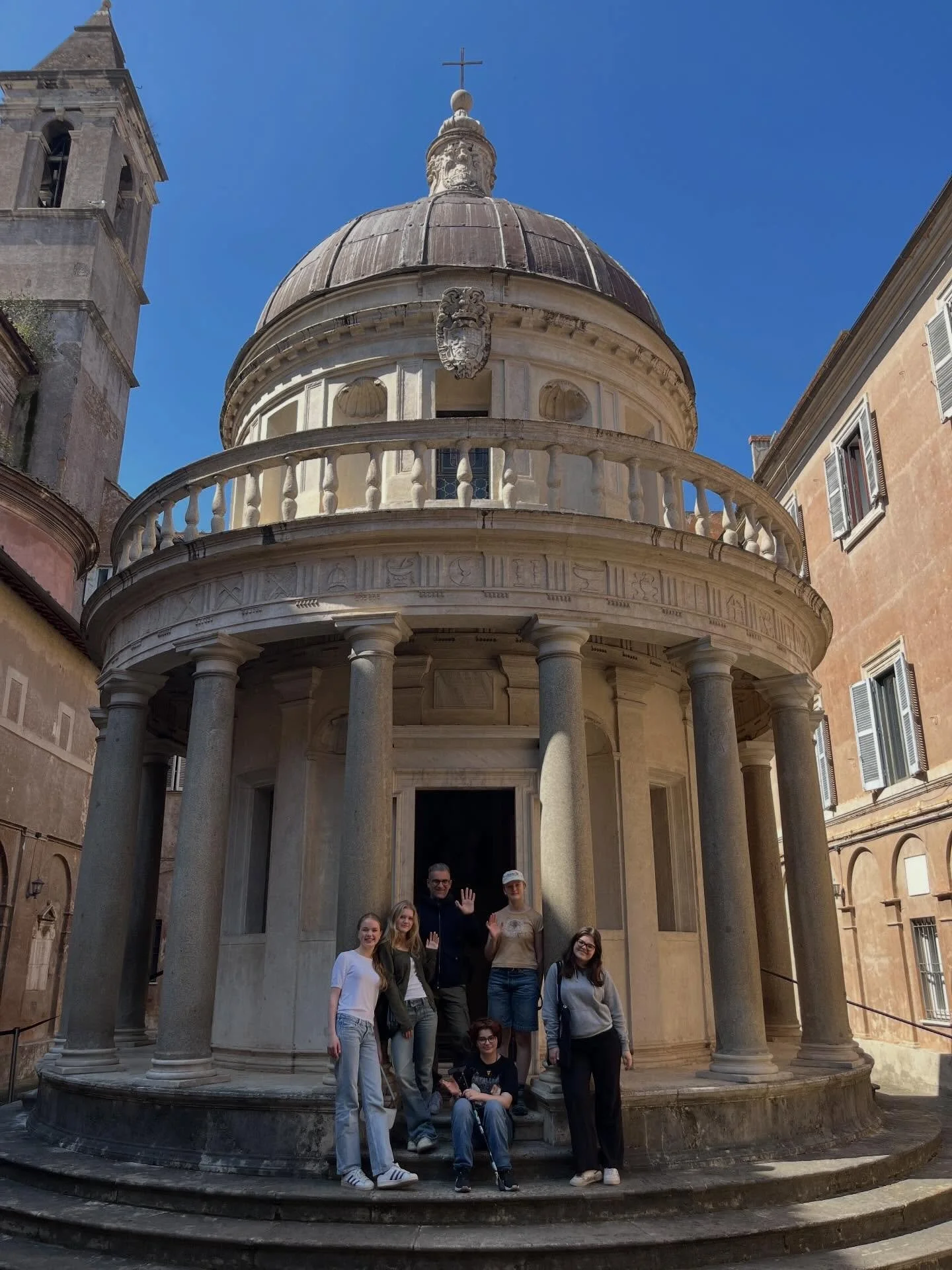 2KDA p&aring; Sygna reiser p&aring; utenlandsekskursjon til Roma i april sammen med @creative.connection.ciderhuset 🇮🇹
En studietur full av kunst, kultur og inspirasjon 🧑&zwj;🎨