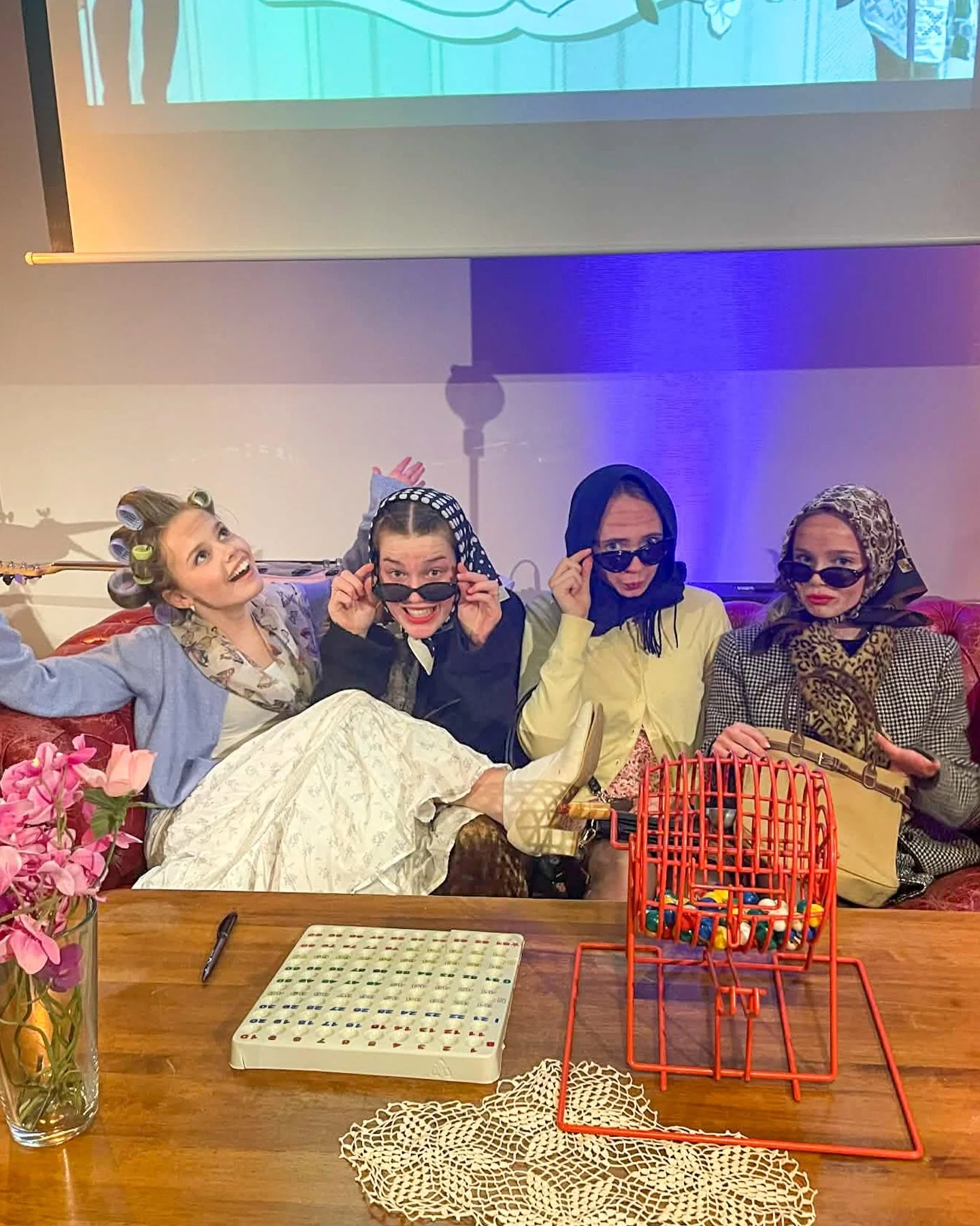 I helga var det en herlig gjeng p&aring; bes&oslash;k som hygga seg med sang, eldretrim, vafler og BINGO!!!👵🏼🧇😇