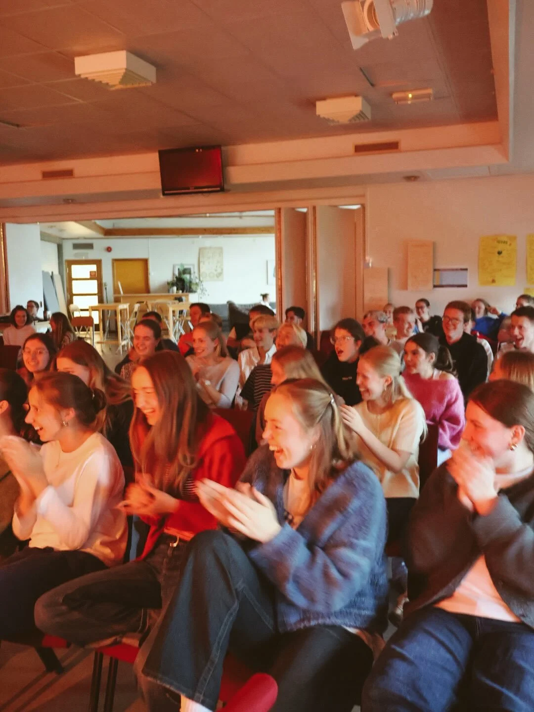 TALKSHOW! 🎤
Thomas og Per leverte et heidundrende show i g&aring;r kveld 💥 Publikum var med fra start til slutt, og stemningen sto i taket!