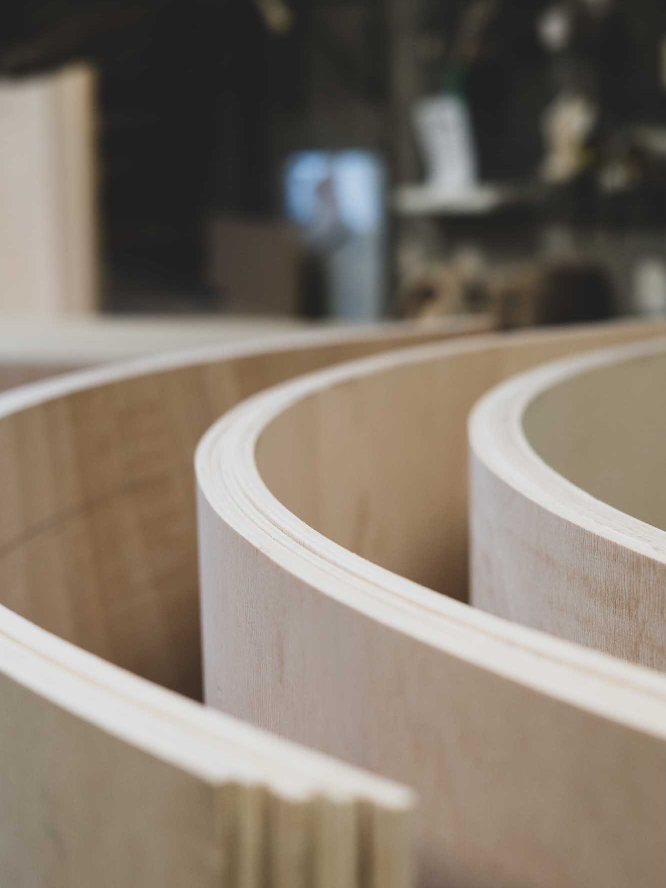 Aper&ccedil;u &agrave; l&rsquo;atelier&hellip; ✨

Des lignes qui prennent forme, et bien s&ucirc;r&hellip; des courbes.
Vous le savez, on aime apporter ces petits d&eacute;tails qui changent tout et donnent du caract&egrave;re &agrave; chaque agencem
