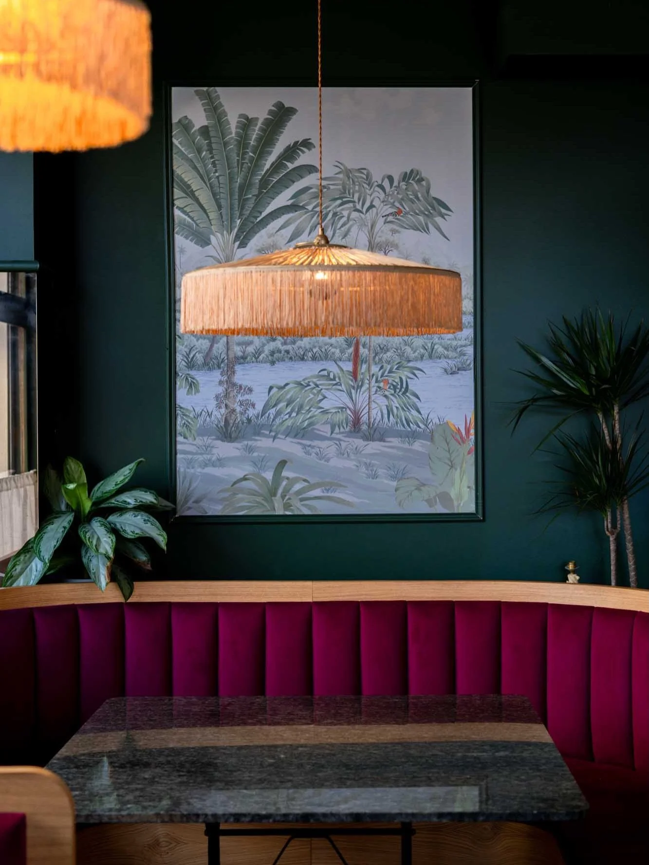 Petit aper&ccedil;u de notre dernier projet restaurant pour @saigoncaphelille , le nouveau b&eacute;b&eacute; de @luckypandalille ✨

Un espace pens&eacute; autour de banquettes sur mesure aux lignes courbes en plaqu&eacute; ch&ecirc;ne, con&ccedil;ue