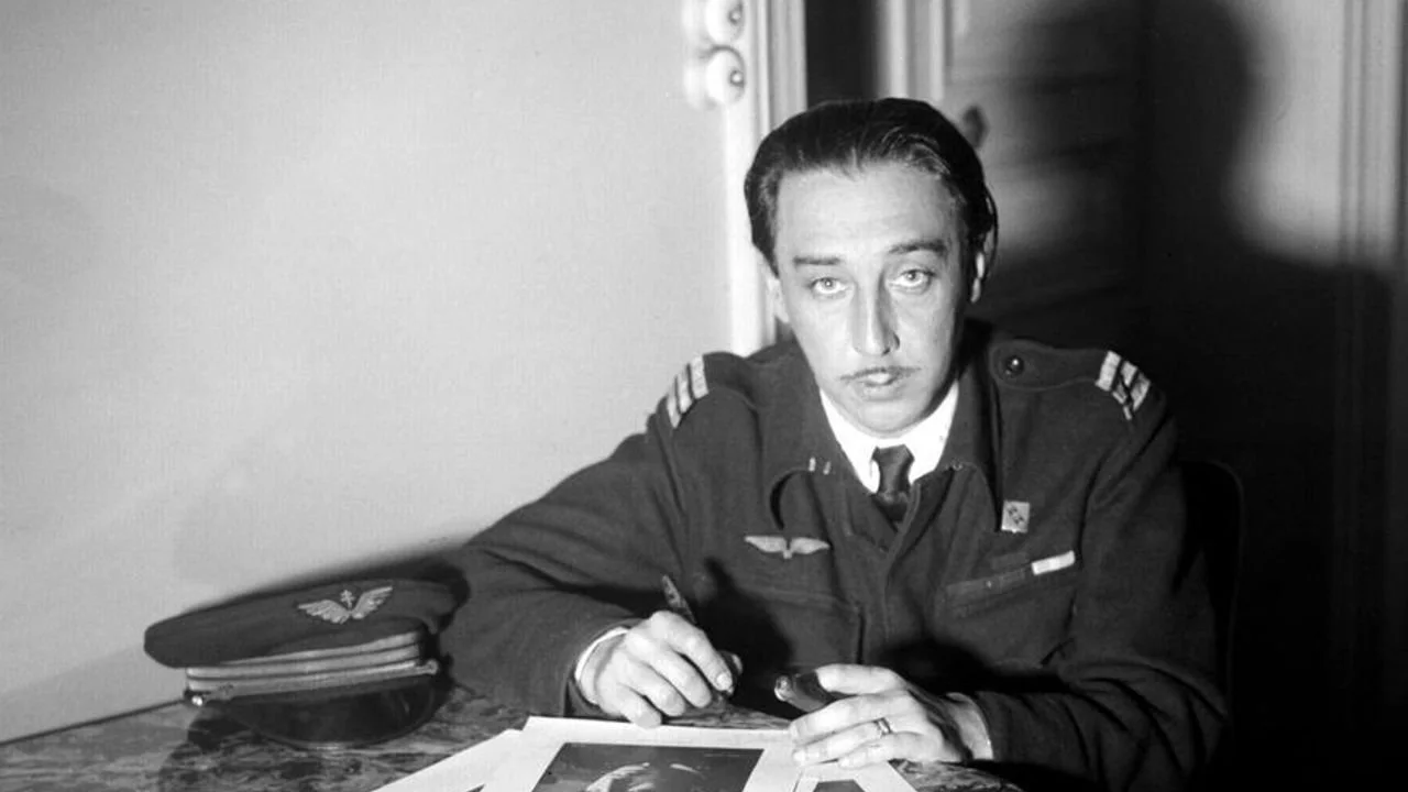Portrait de Romain Gary, l’aviateur