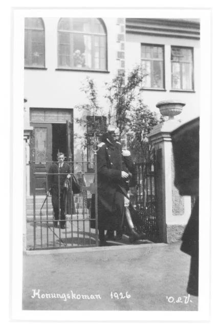 King Kristján of Iceland leaving Hverfisgata 21 in 1926