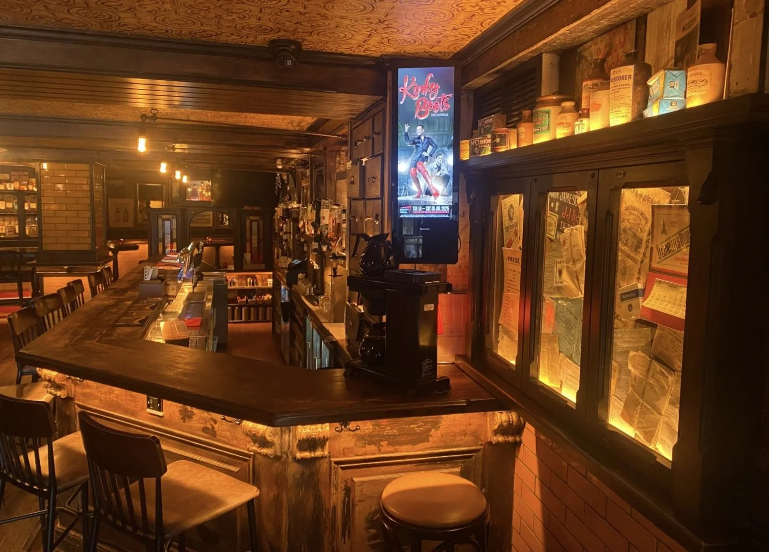 C13_Tenvito_In_Bar_BGET_Kinky_3.jpeg