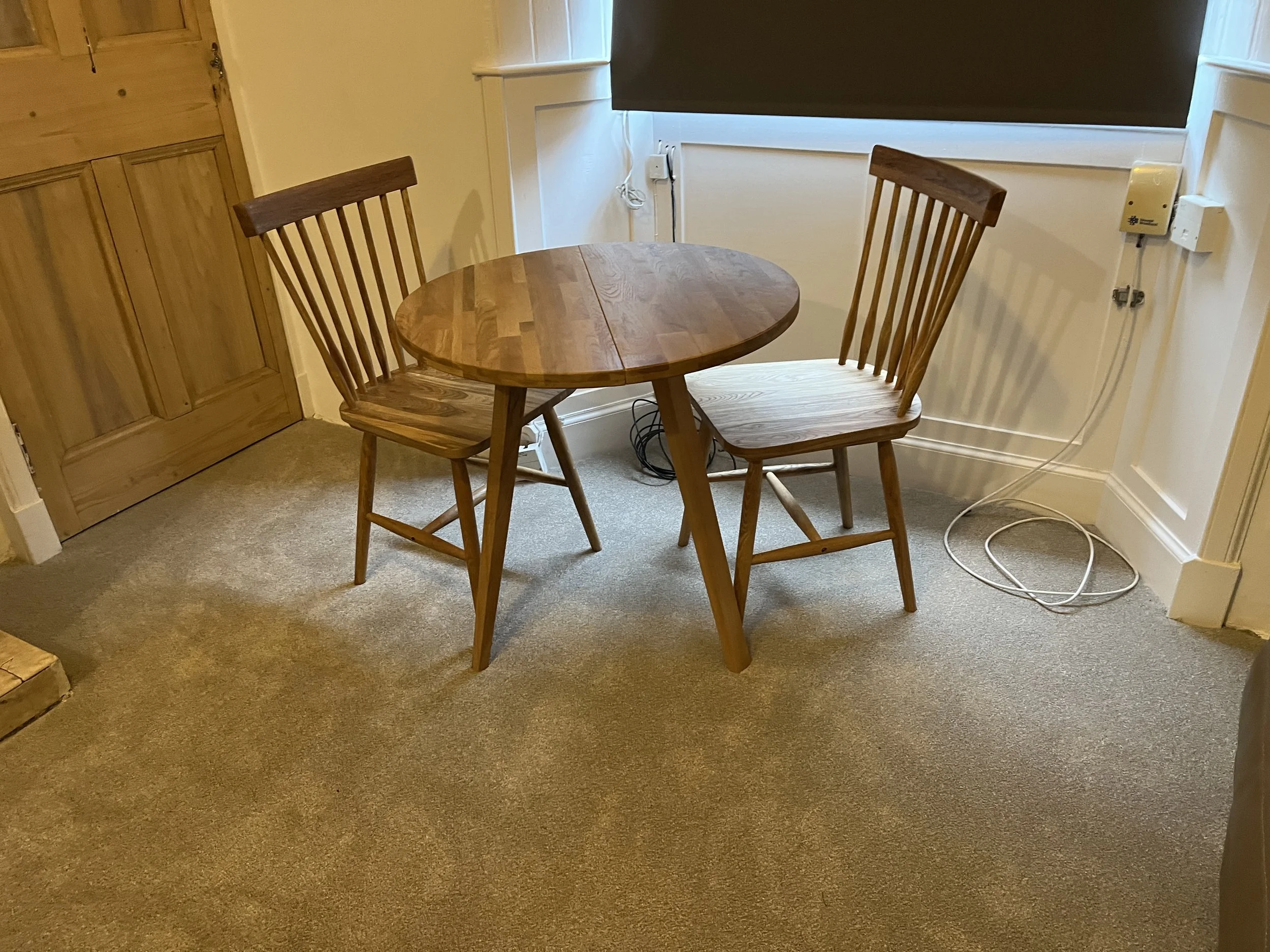 so-handyman-edinburgh-dinning-table-chairs-assembly.JPG