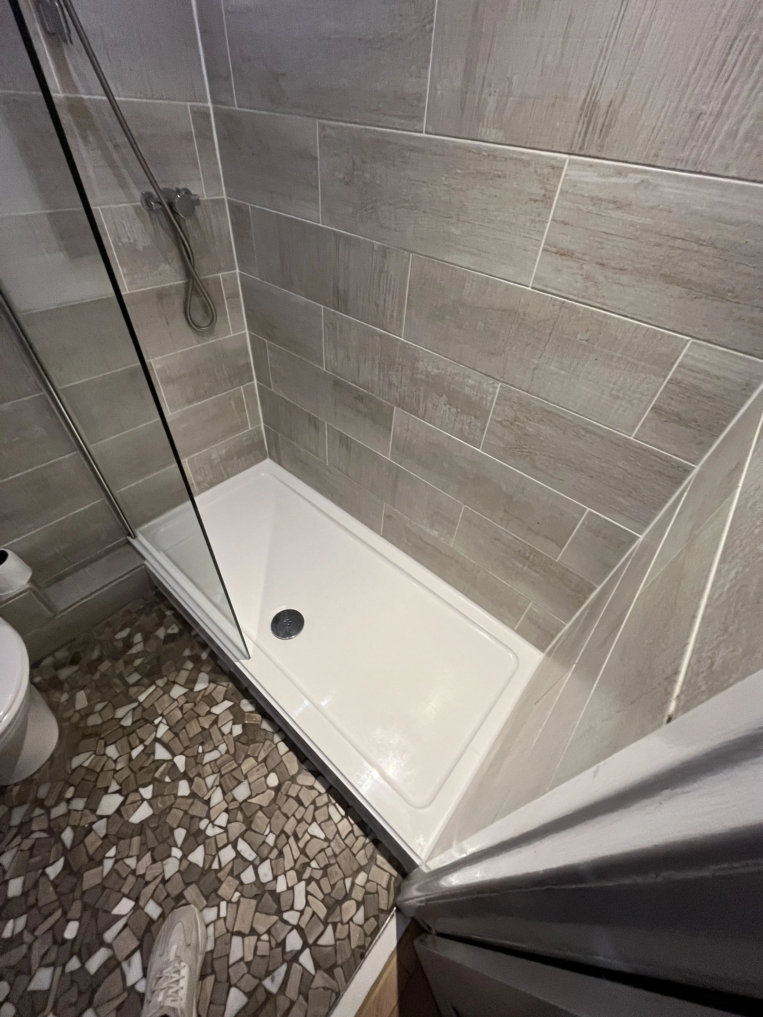 so-handyman-edinburgh-sealant-shower-tray-reseal.JPG