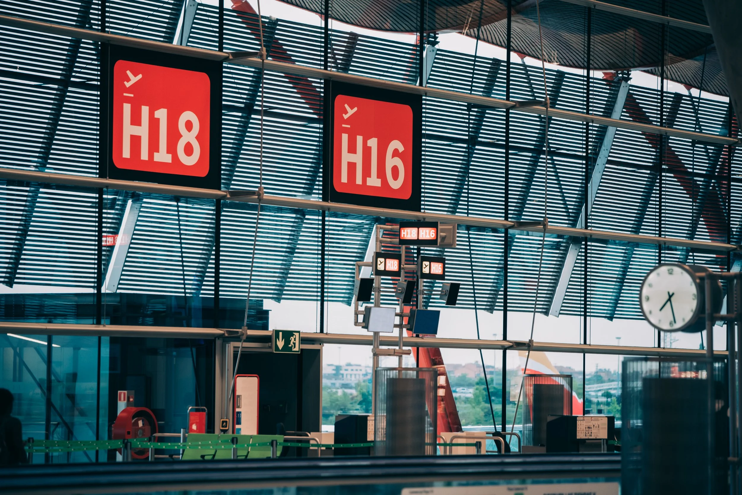 airport-terminal-gate-number.jpg